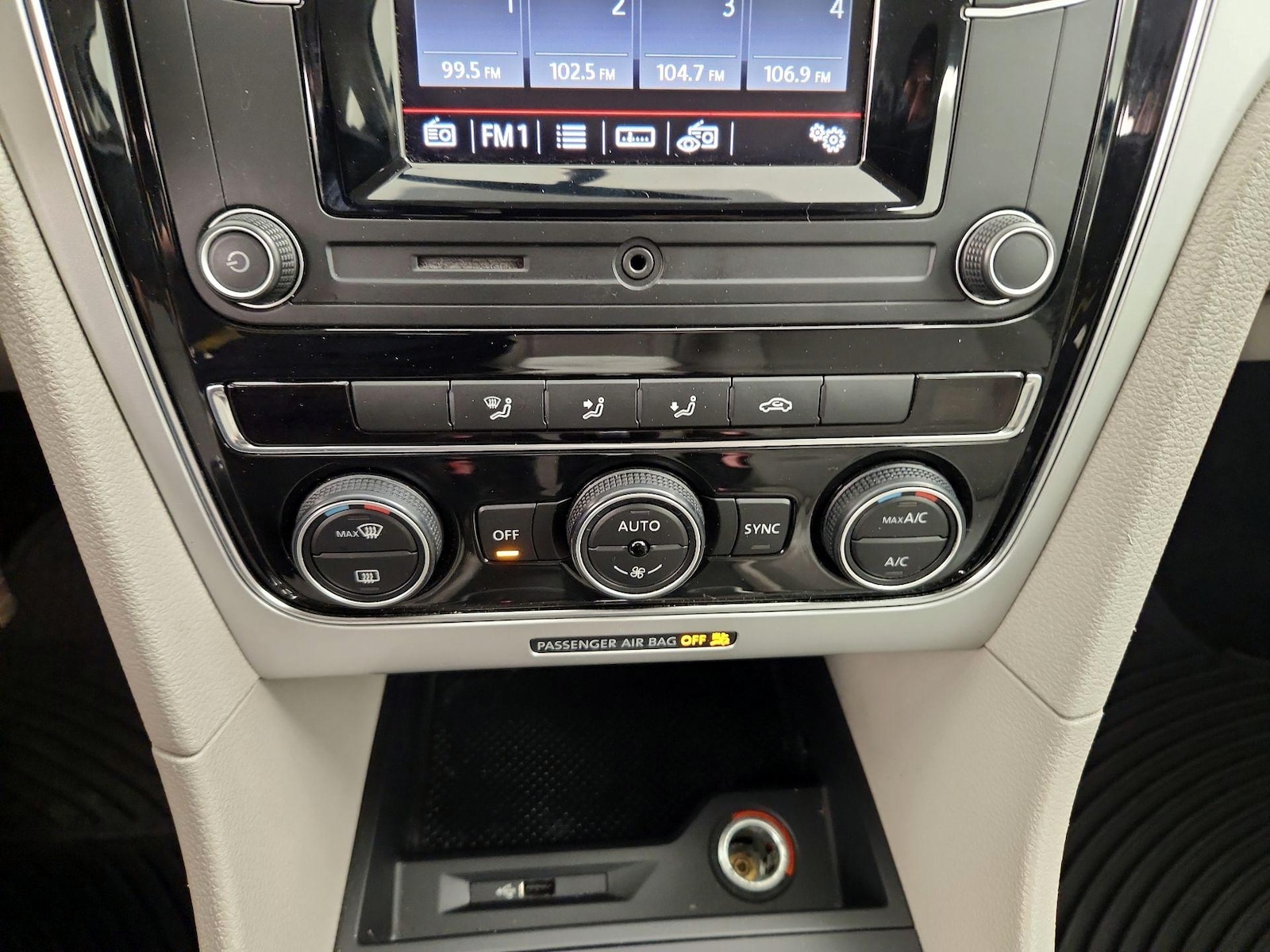 2016 Volkswagen Passat S - Photo 17