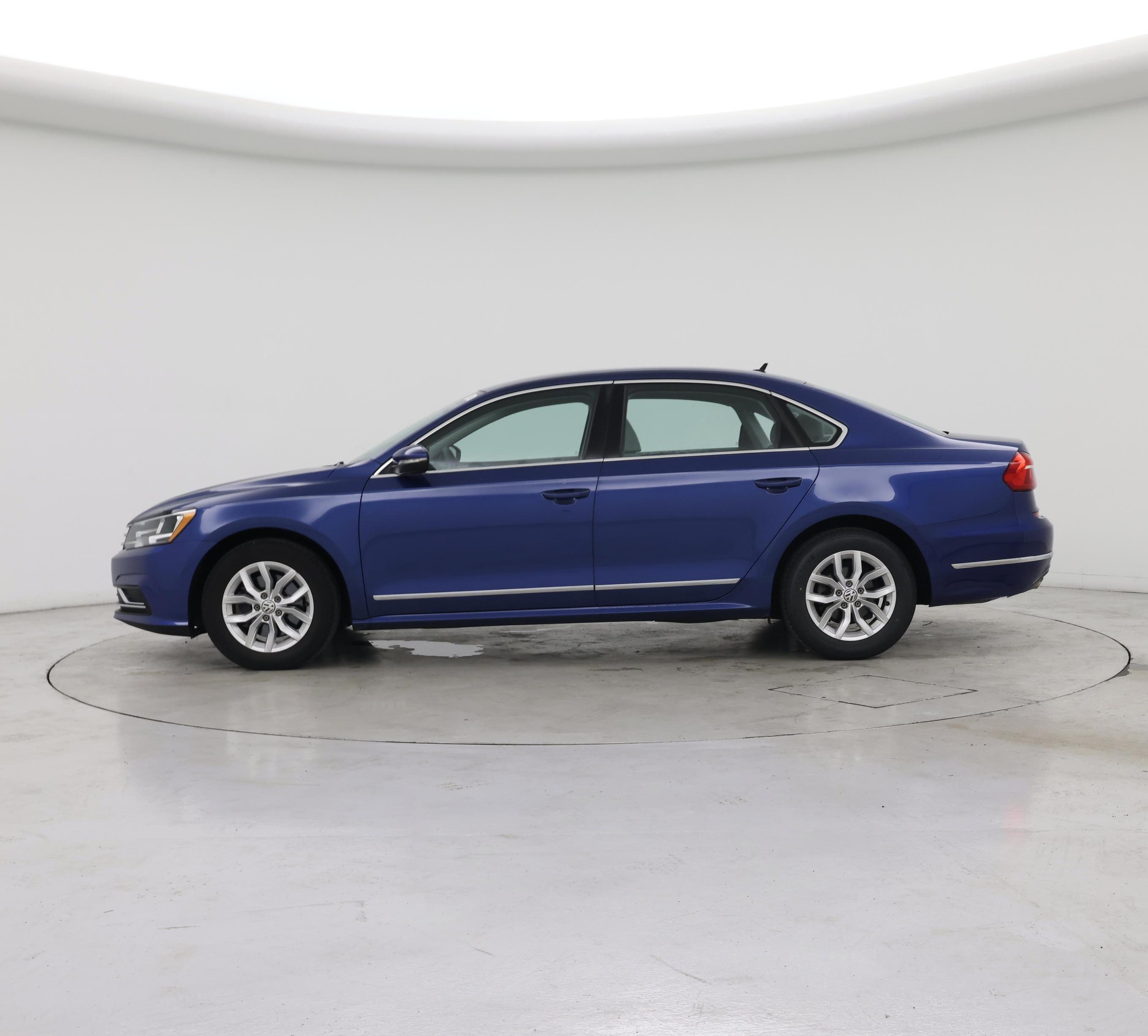 Thumbnail: 2016 Volkswagen Passat - 3