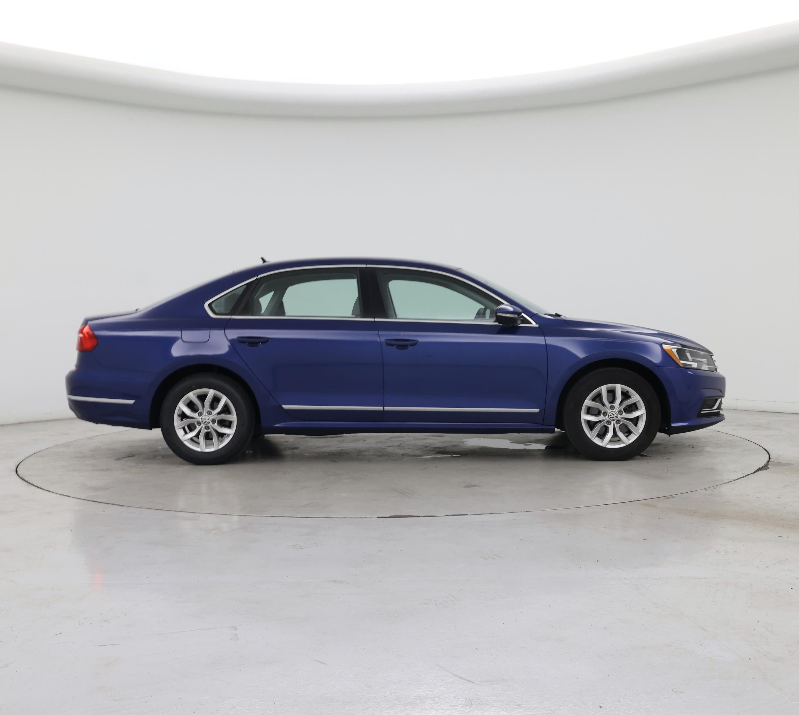 Thumbnail: 2016 Volkswagen Passat - 7