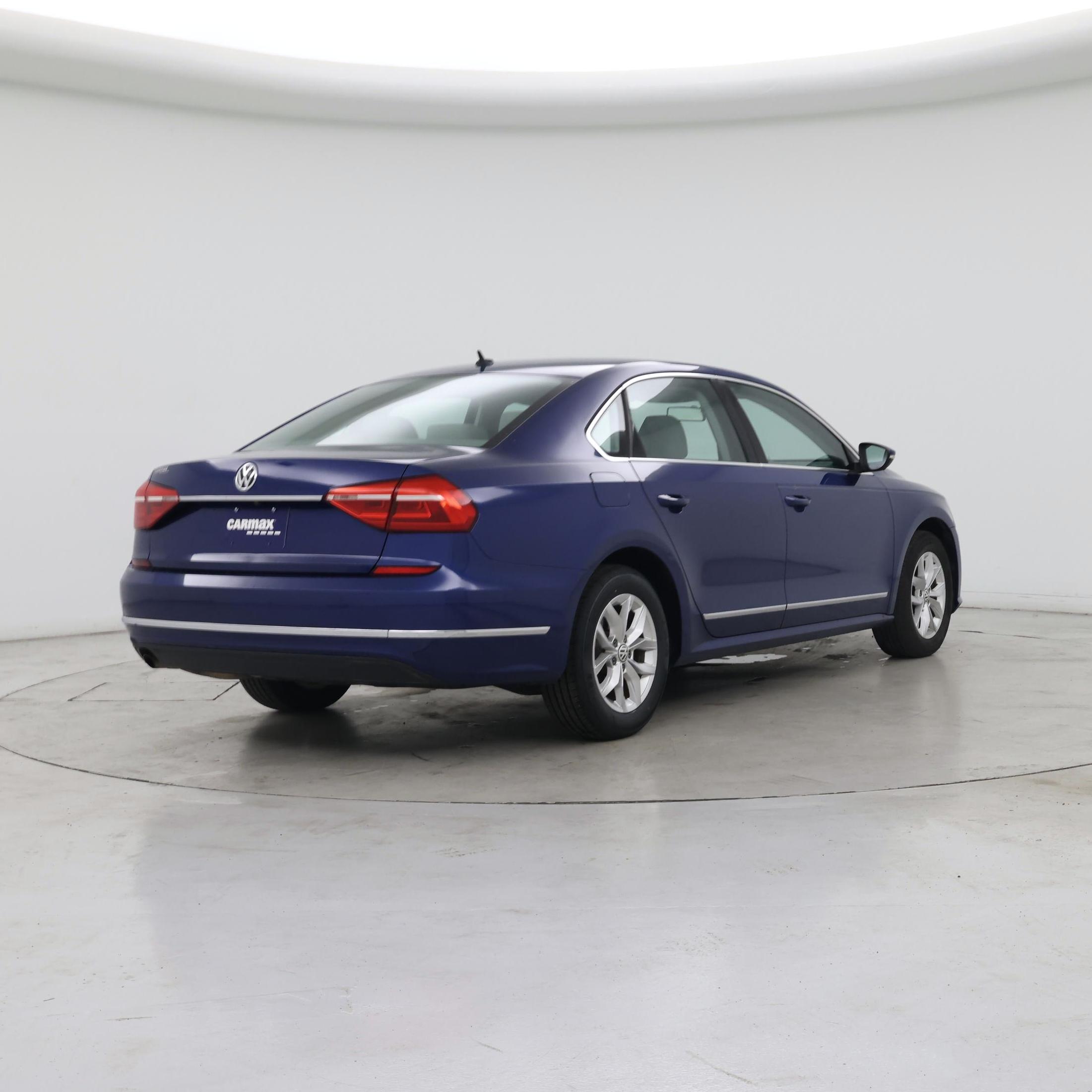 Thumbnail: 2016 Volkswagen Passat - 8