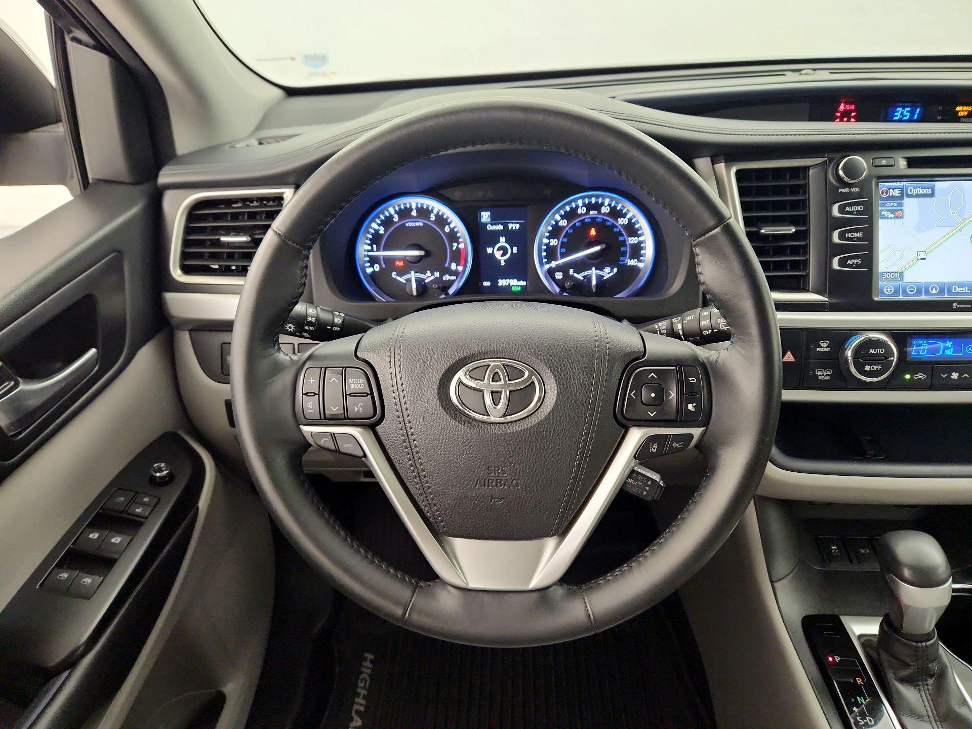 Thumbnail: 2017 Toyota Highlander - 10