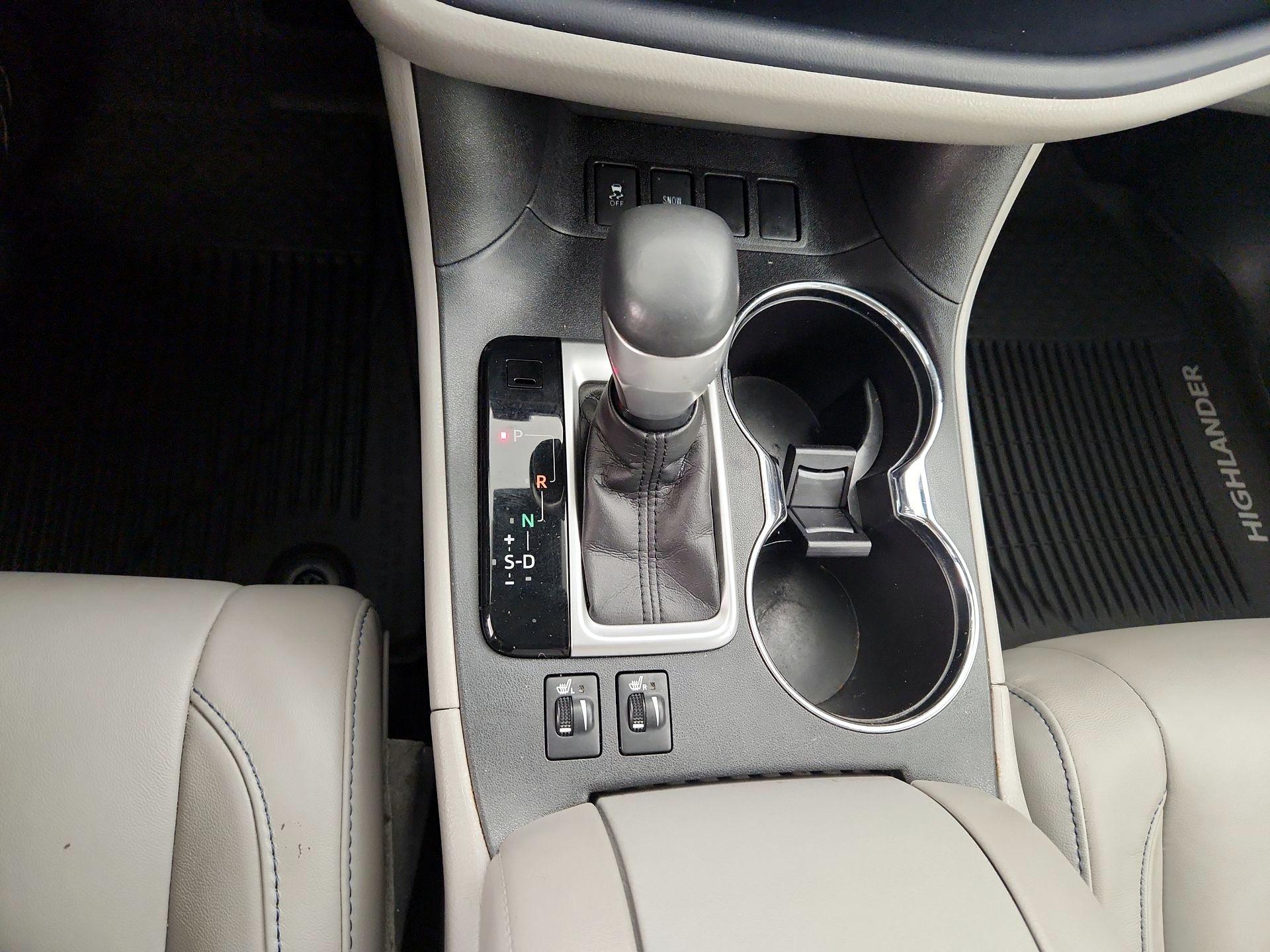 Thumbnail: 2017 Toyota Highlander - 18