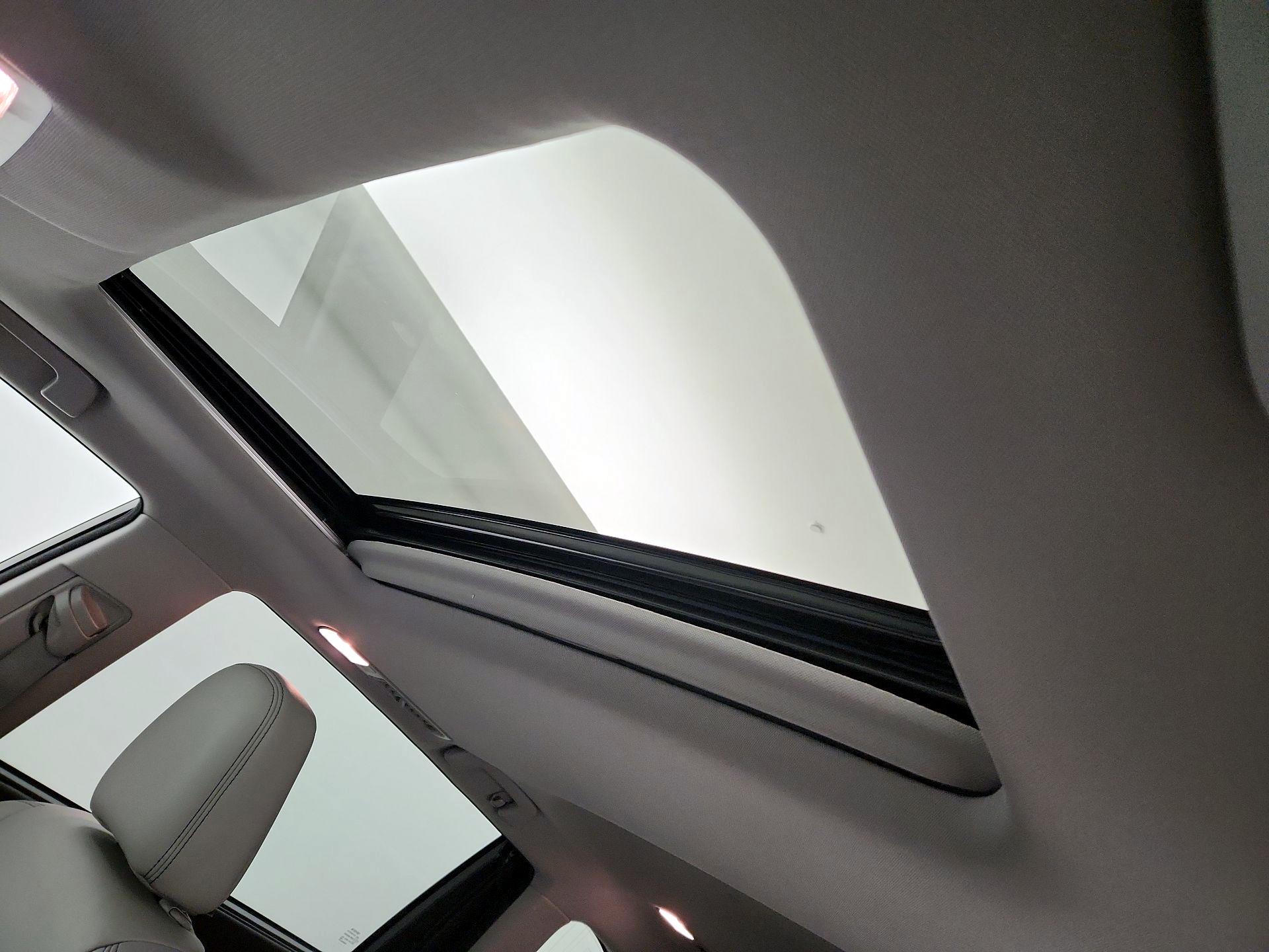 Thumbnail: 2017 Toyota Highlander - 20