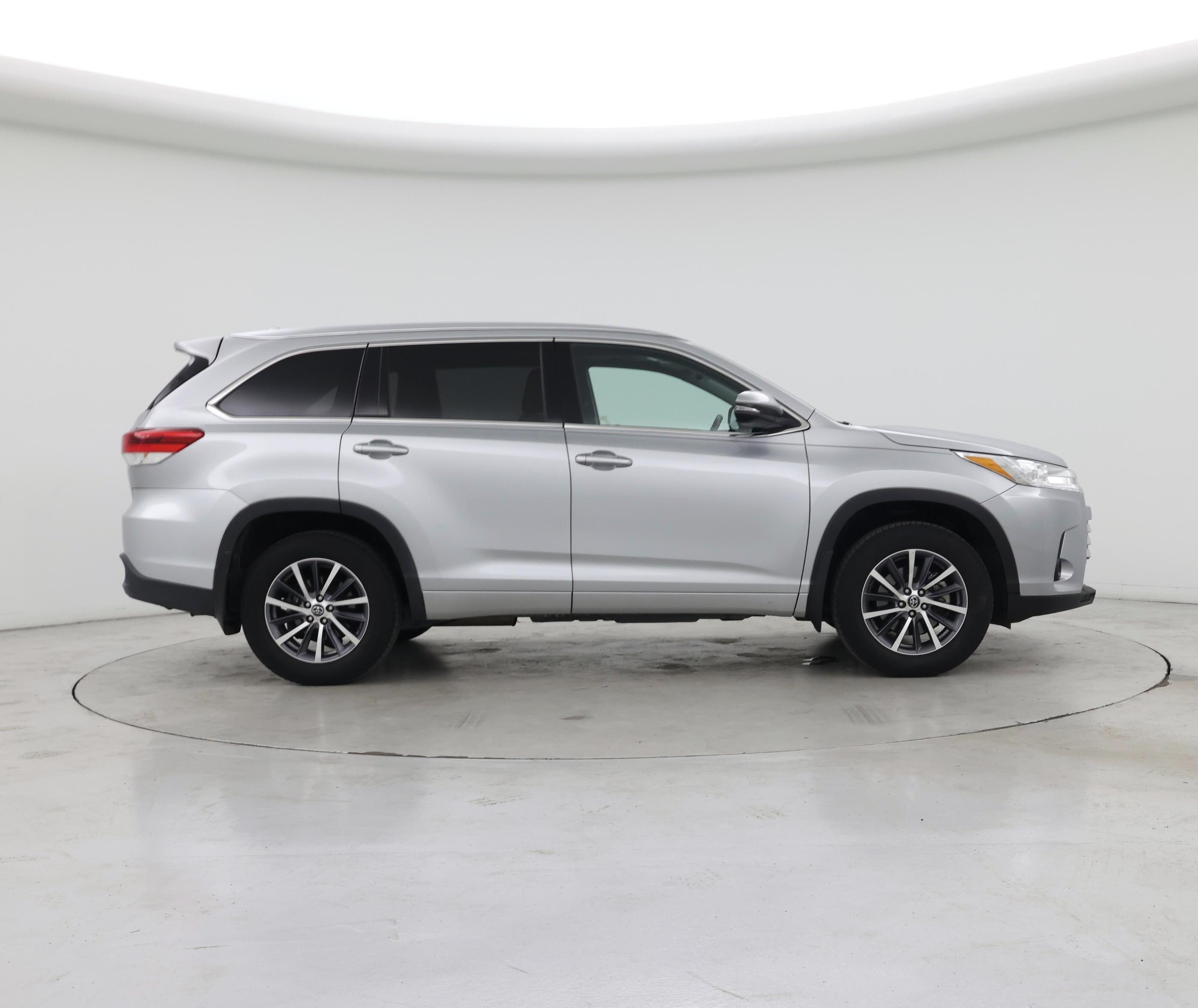 Thumbnail: 2017 Toyota Highlander - 7