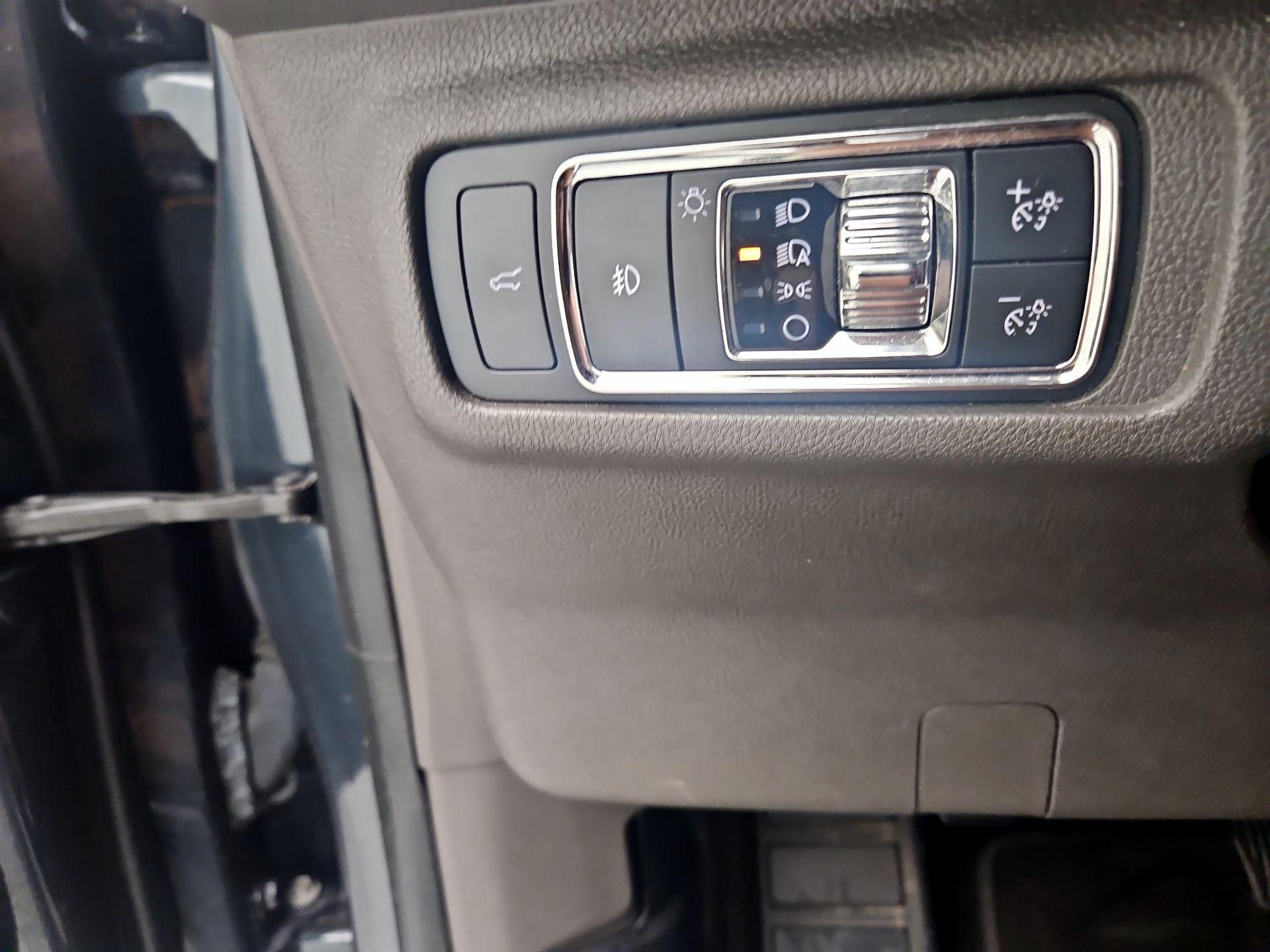 Thumbnail: 2020 Lincoln Corsair - 13