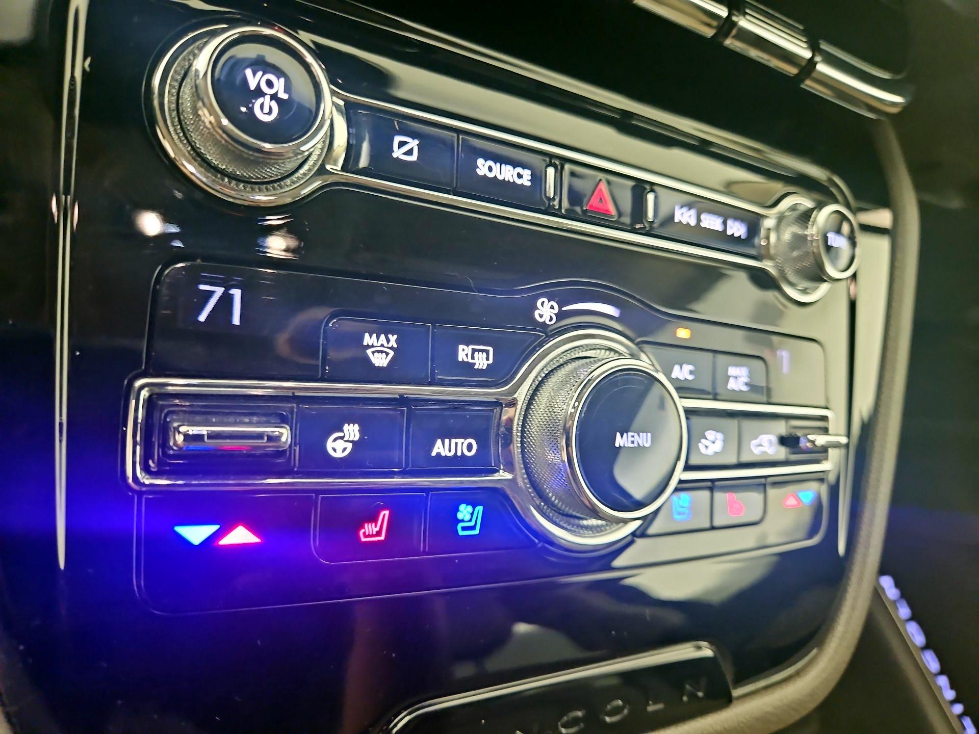 Thumbnail: 2020 Lincoln Corsair - 17