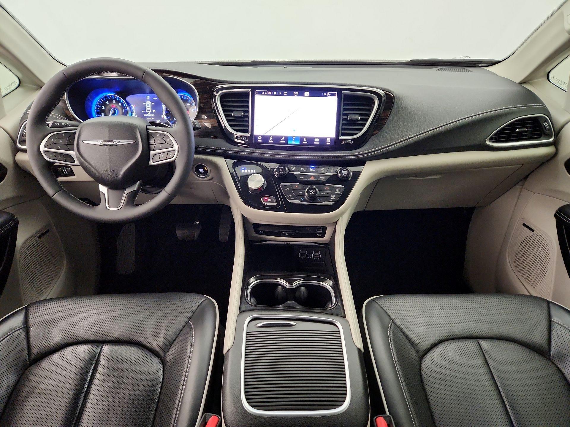 Thumbnail: 2022 Chrysler Pacifica - 9