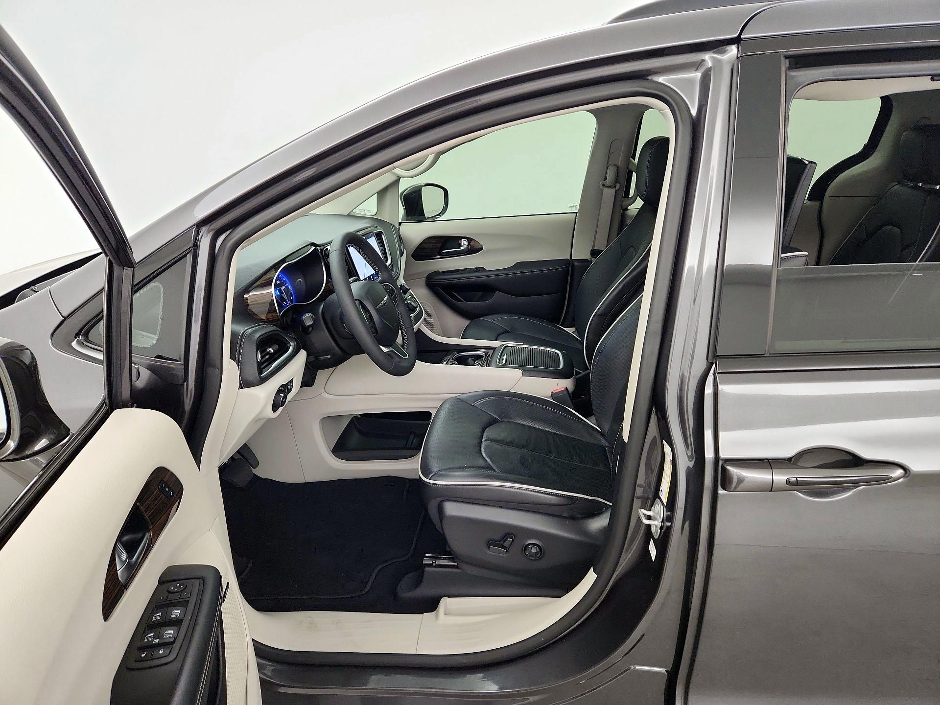 Thumbnail: 2022 Chrysler Pacifica - 11