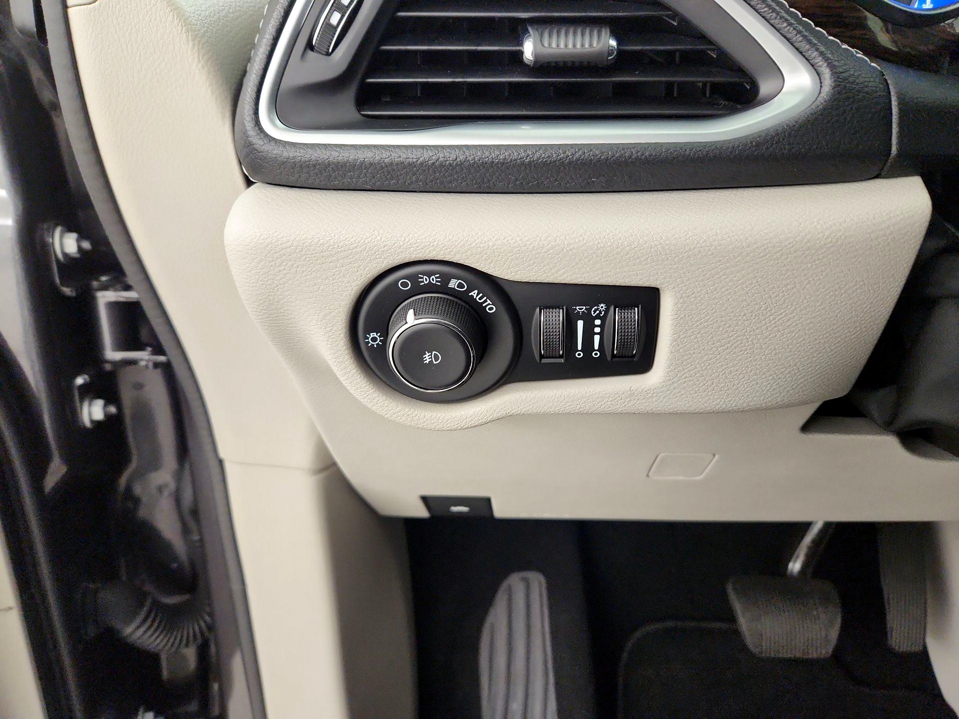 Thumbnail: 2022 Chrysler Pacifica - 13