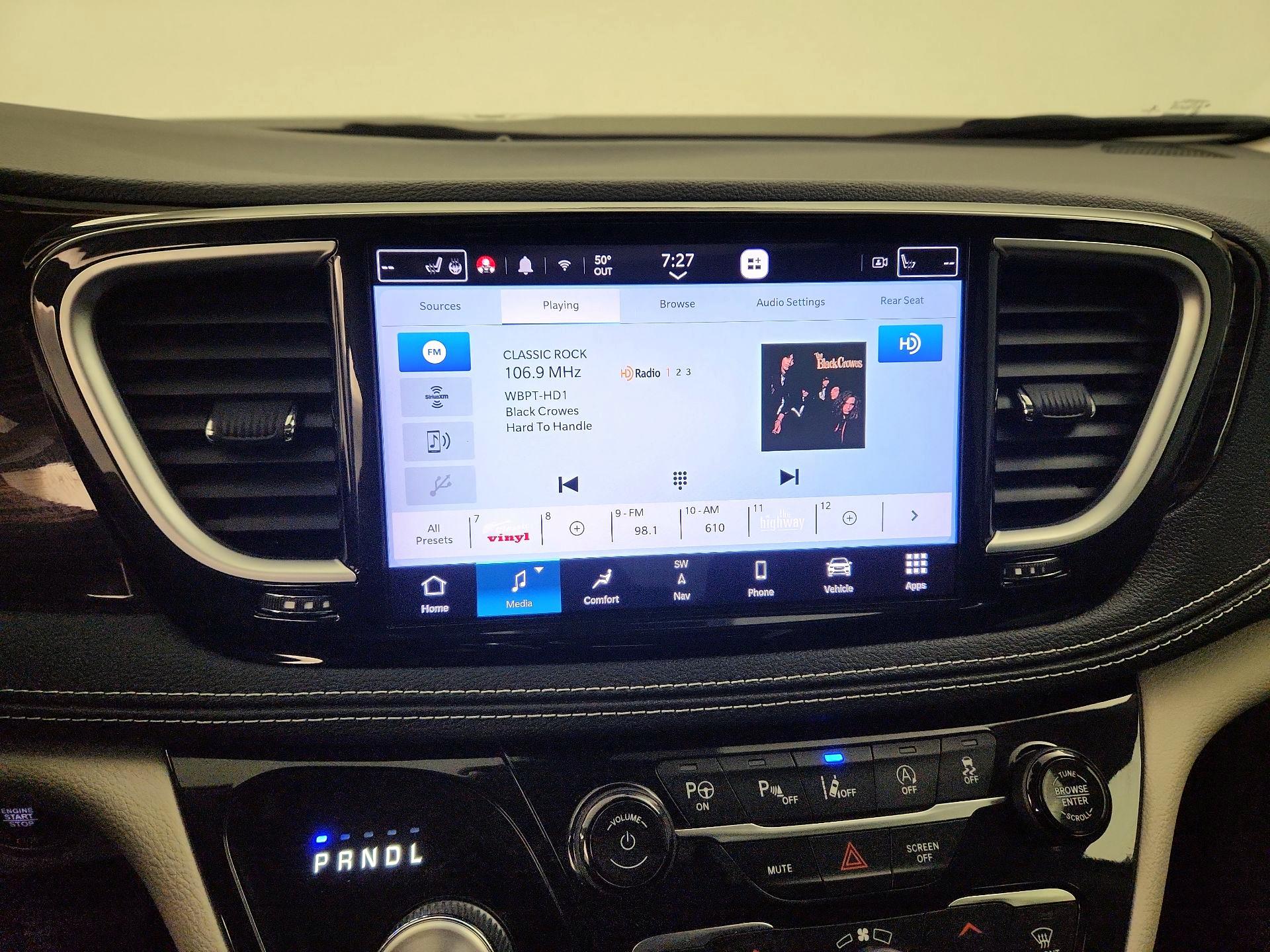 Thumbnail: 2022 Chrysler Pacifica - 16