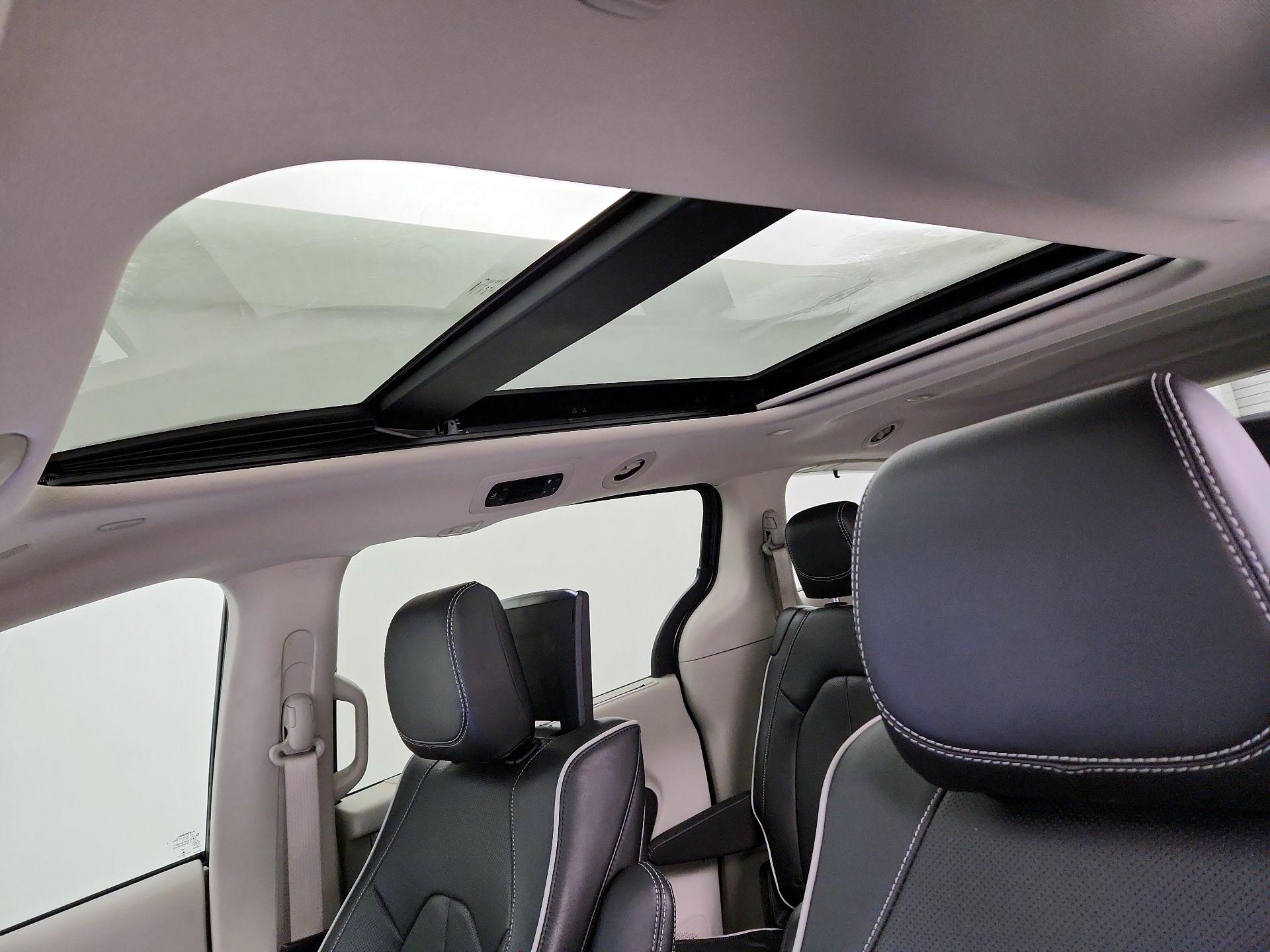 Thumbnail: 2022 Chrysler Pacifica - 20