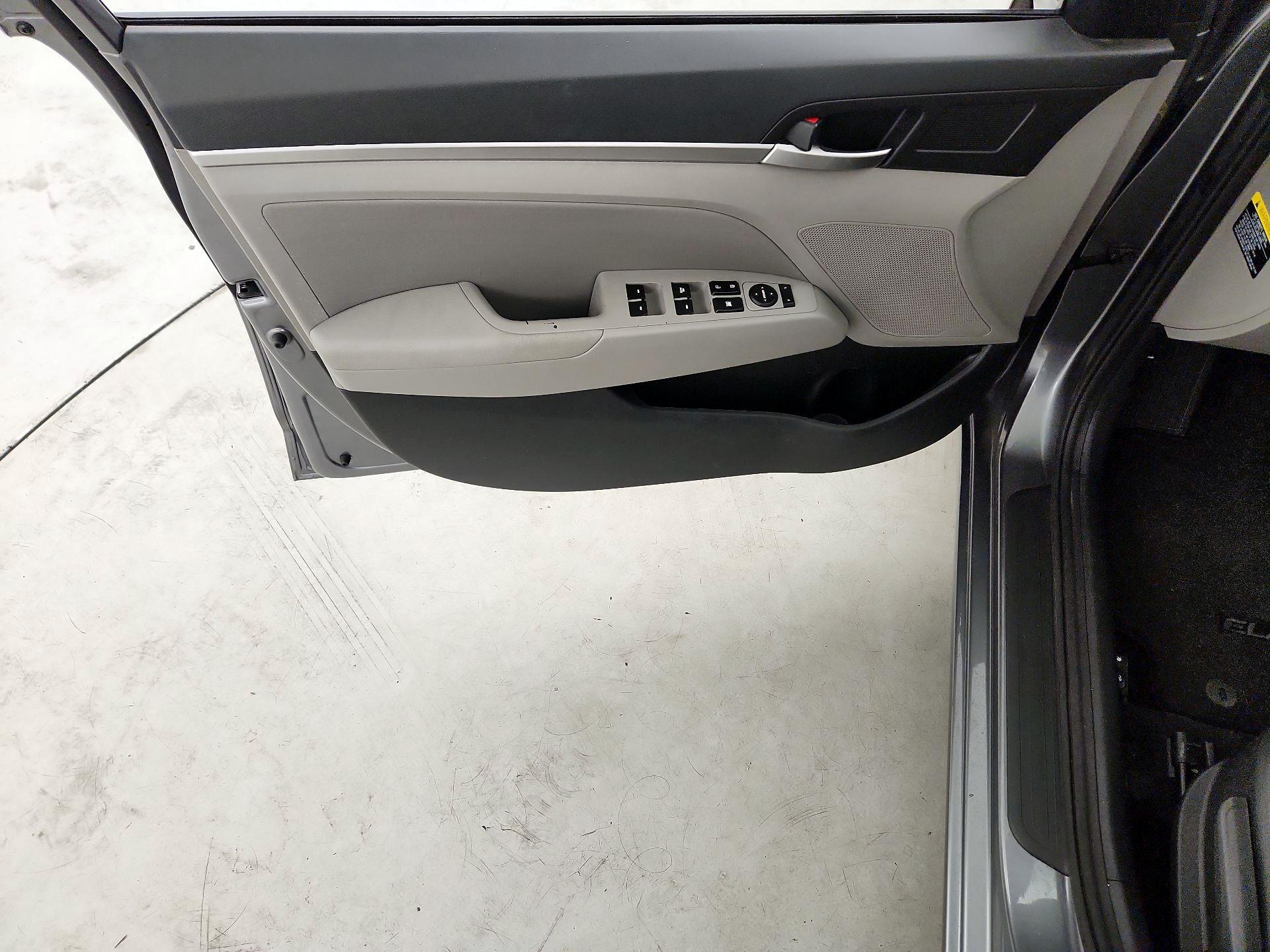 Thumbnail: 2019 Hyundai Elantra - 12