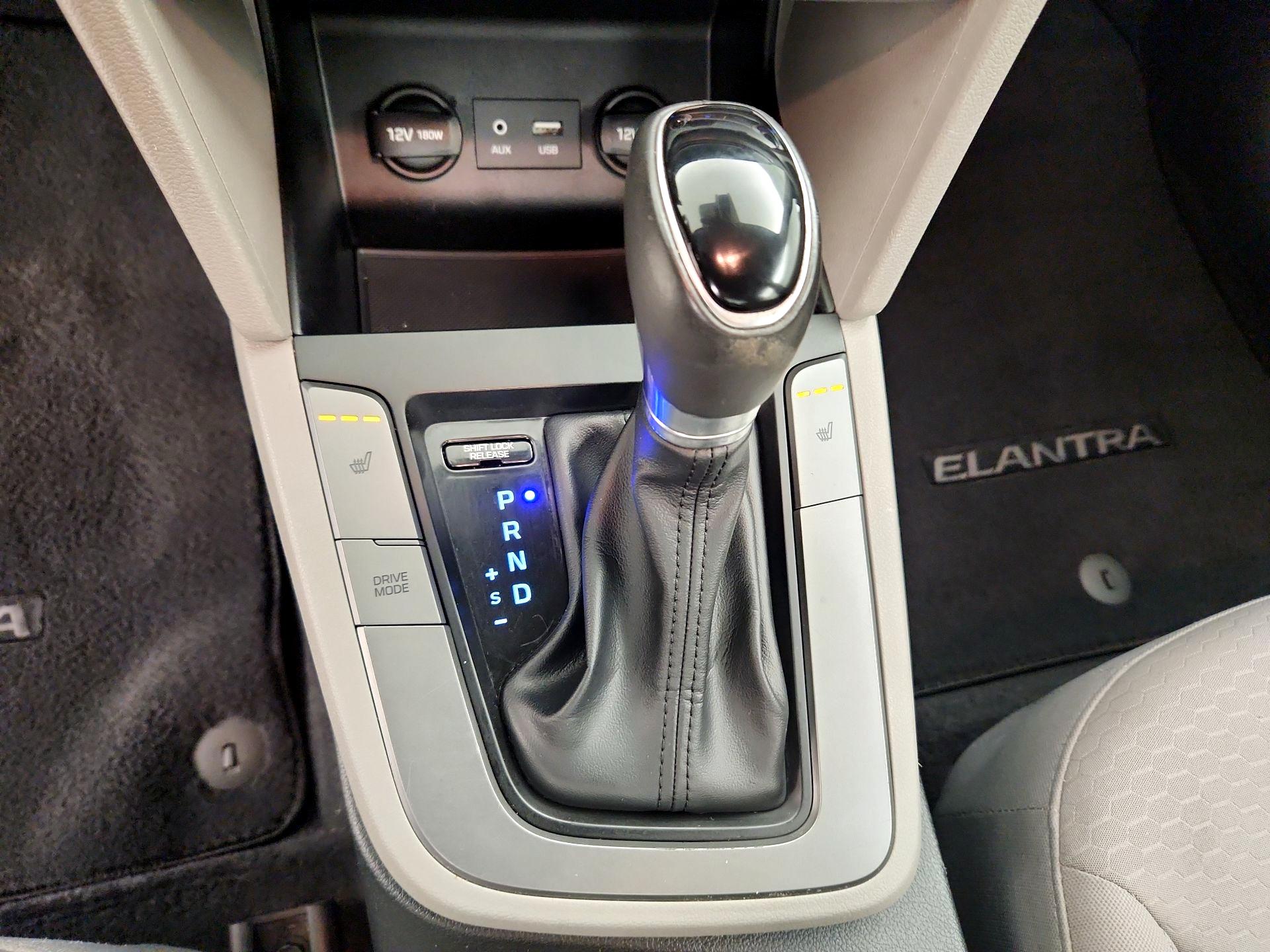 Thumbnail: 2019 Hyundai Elantra - 17