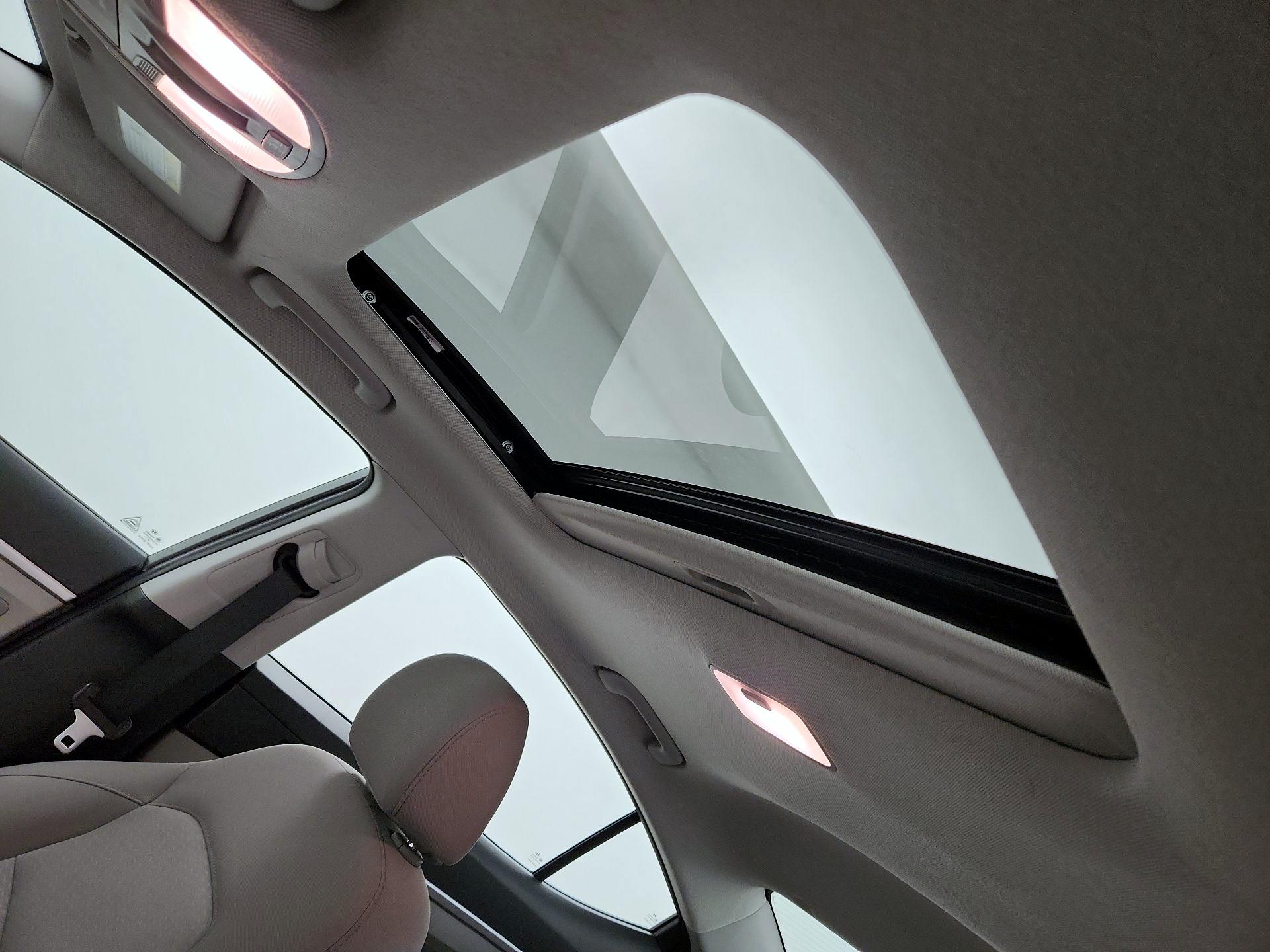 Thumbnail: 2019 Hyundai Elantra - 19