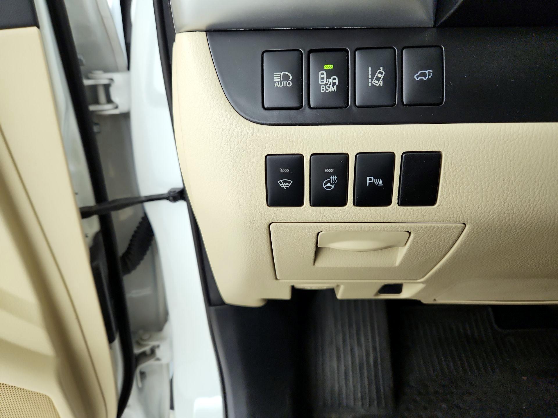 Thumbnail: 2016 Toyota Highlander - 13