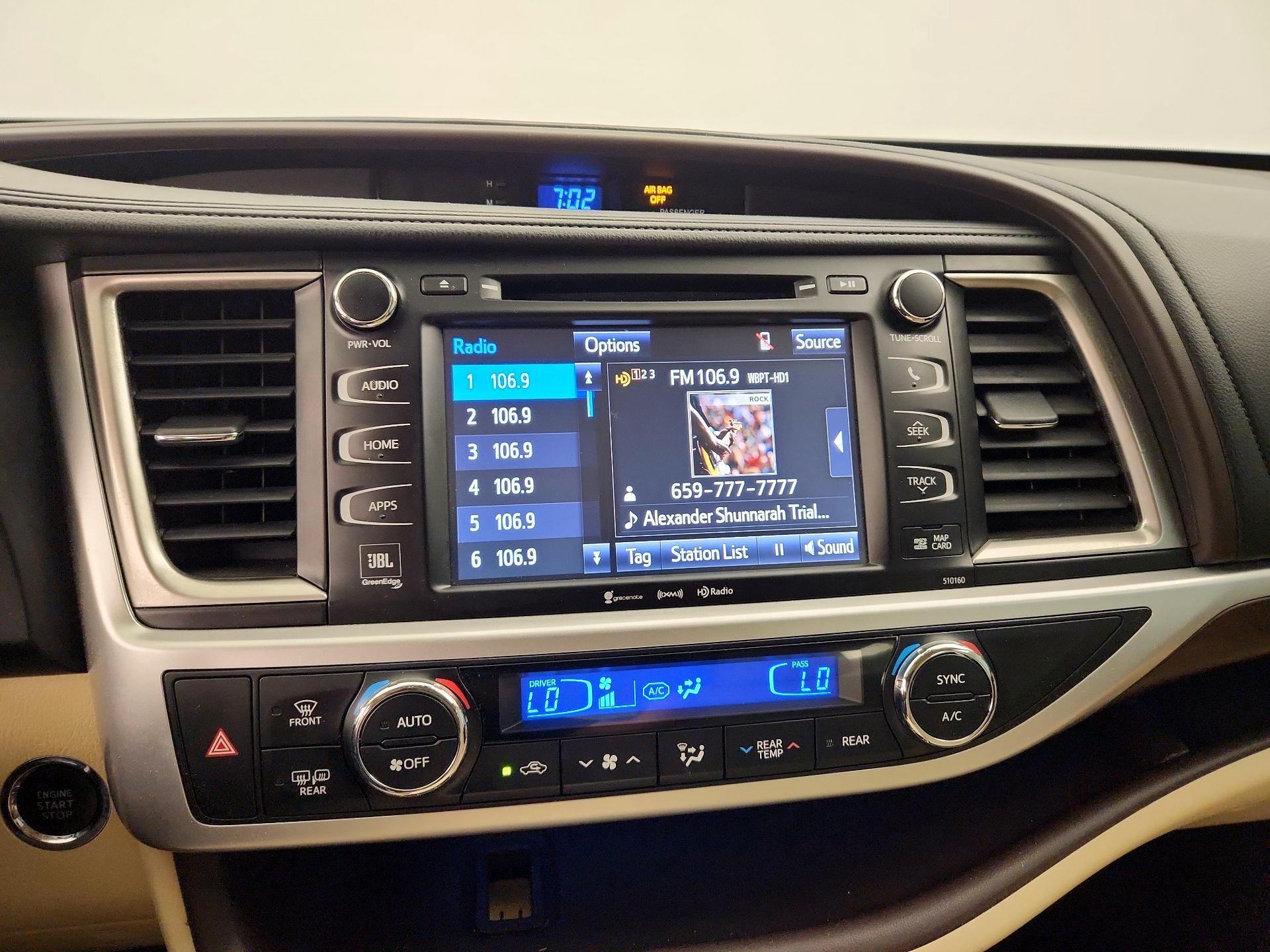 Thumbnail: 2016 Toyota Highlander - 16