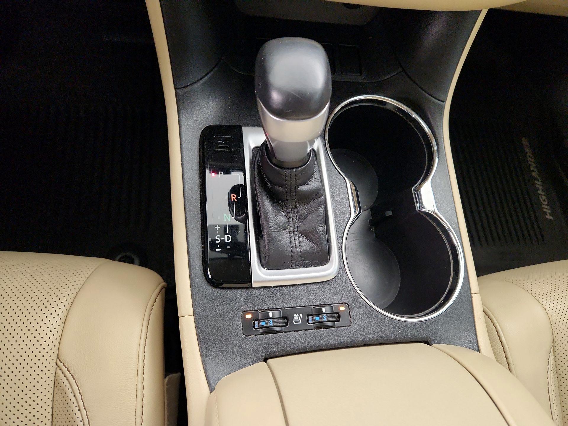 Thumbnail: 2016 Toyota Highlander - 18