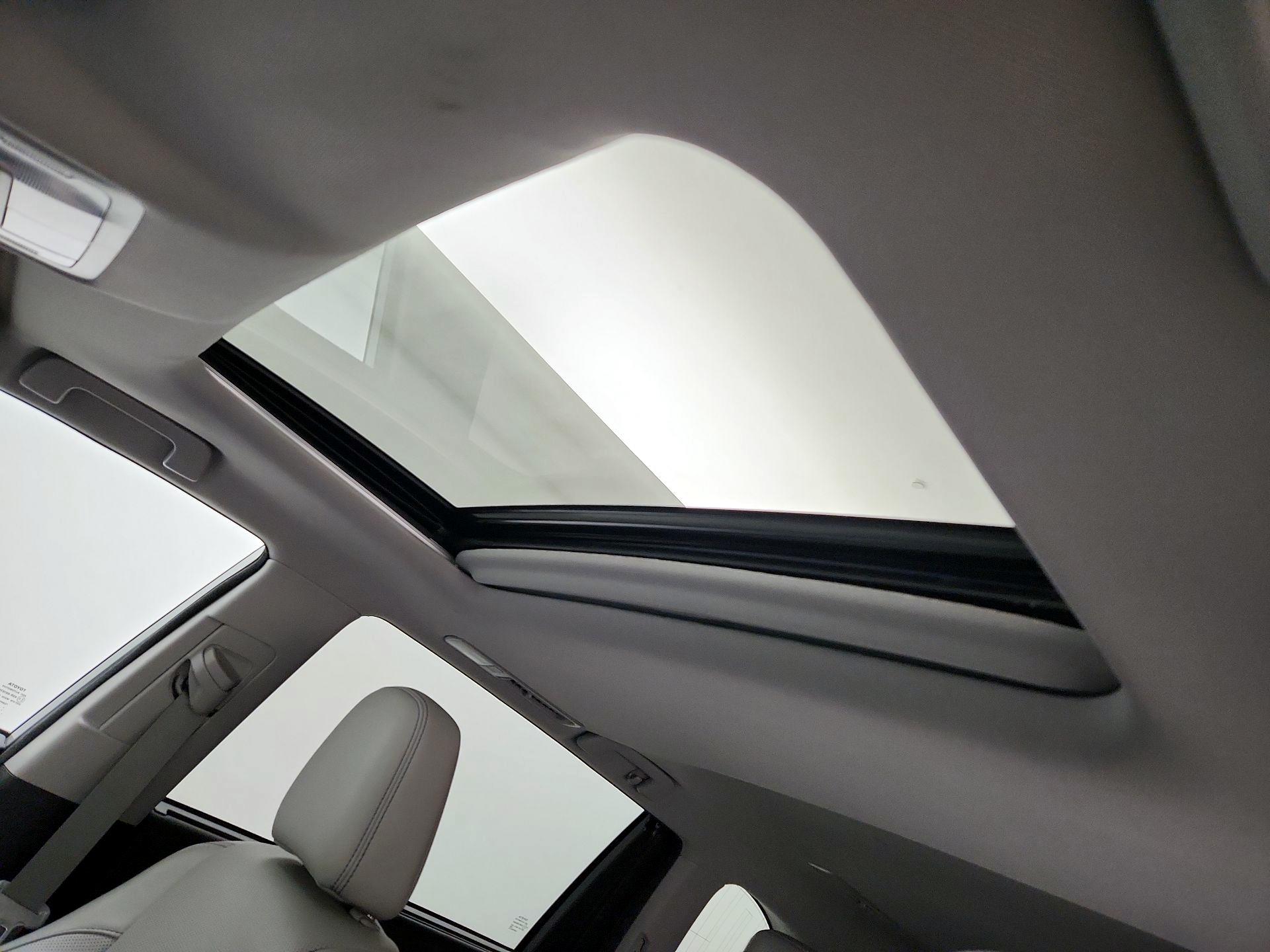 Thumbnail: 2018 Toyota Highlander - 20