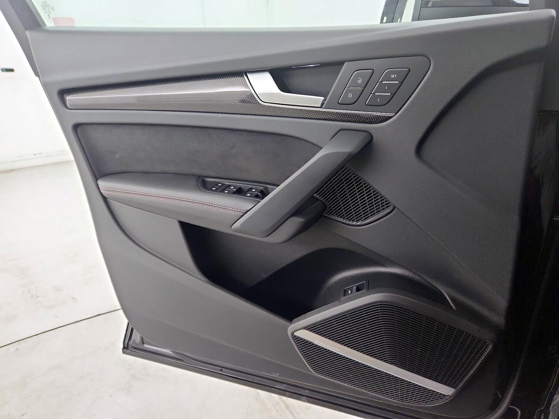 Thumbnail: 2024 Audi SQ5 - 12