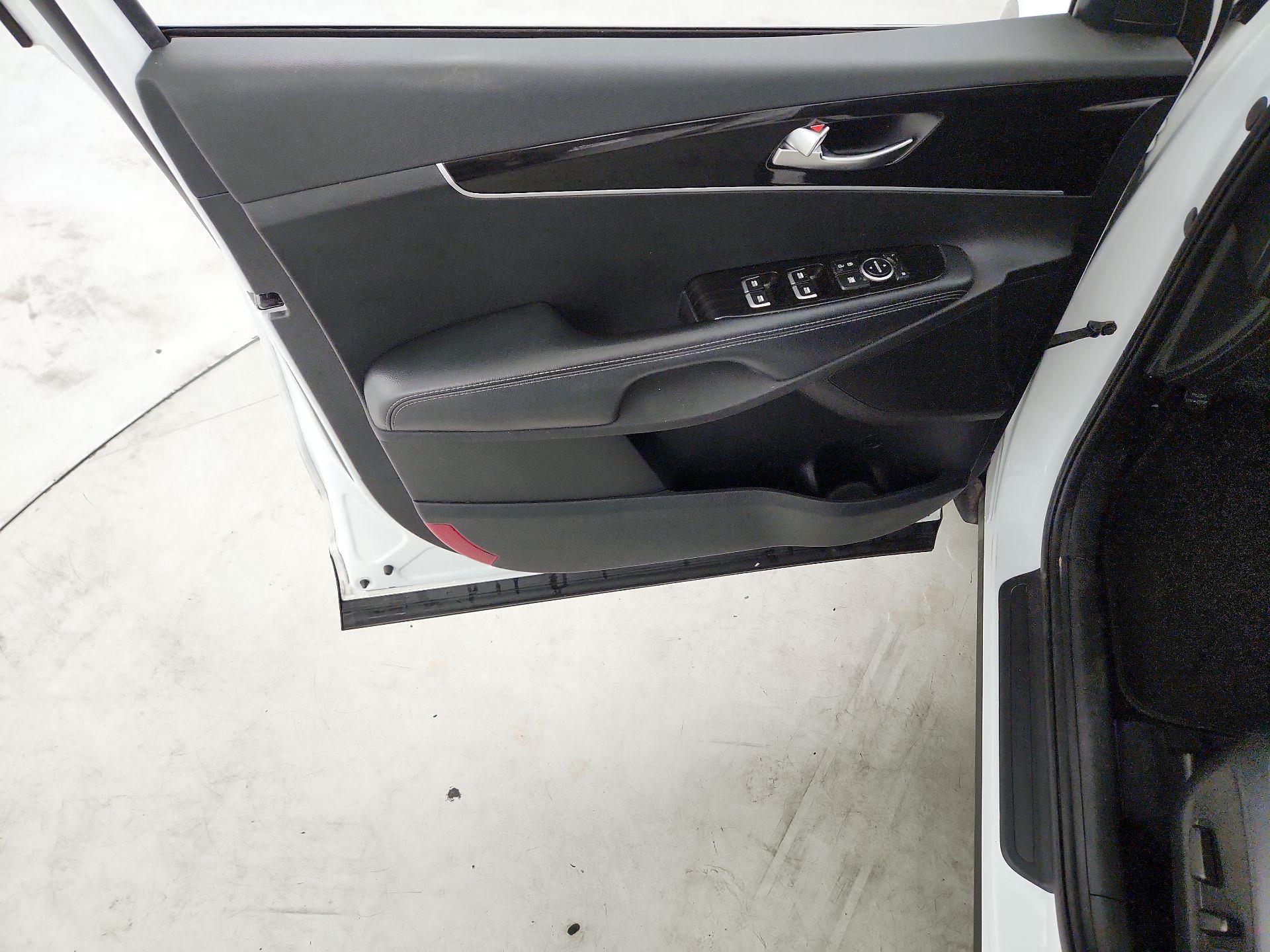 Thumbnail: 2019 Kia Sorento - 12