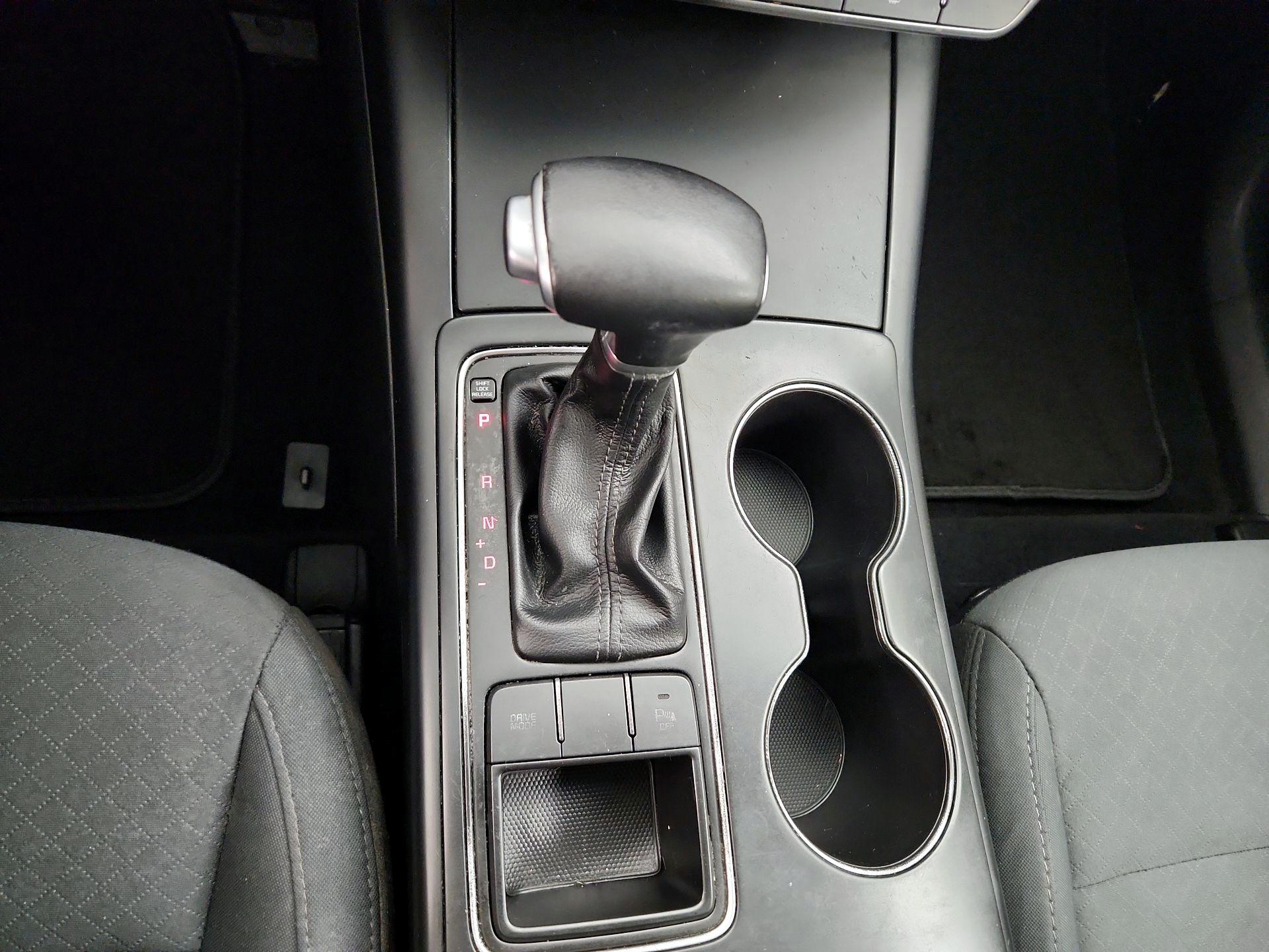 Thumbnail: 2019 Kia Sorento - 17