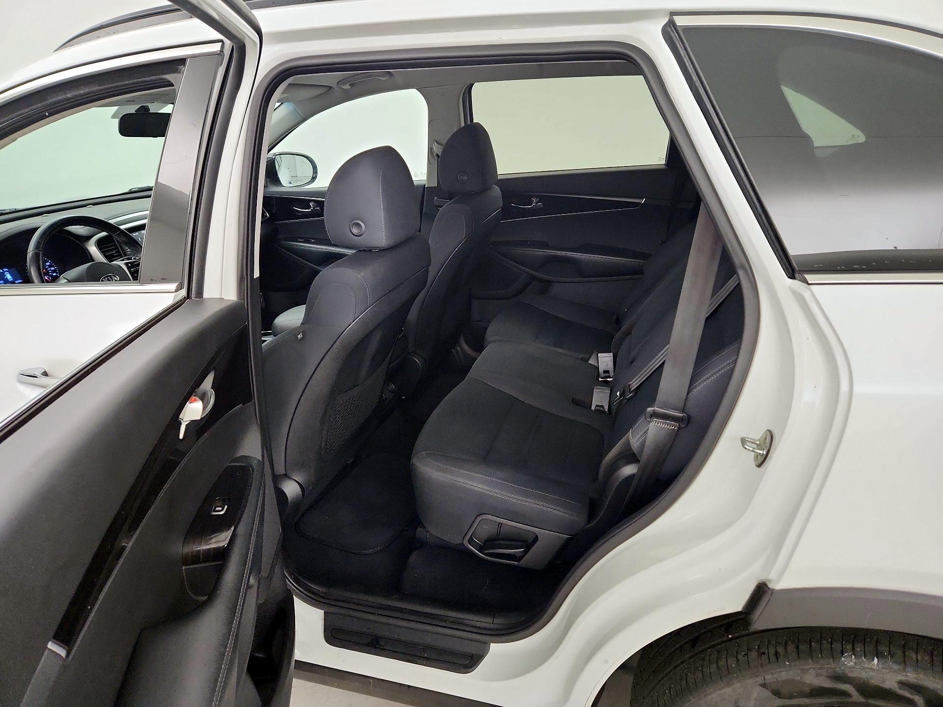 Thumbnail: 2019 Kia Sorento - 19