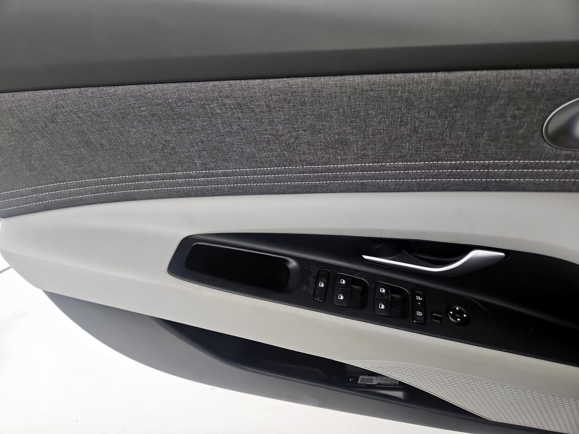 Thumbnail: 2024 Hyundai Elantra - 12