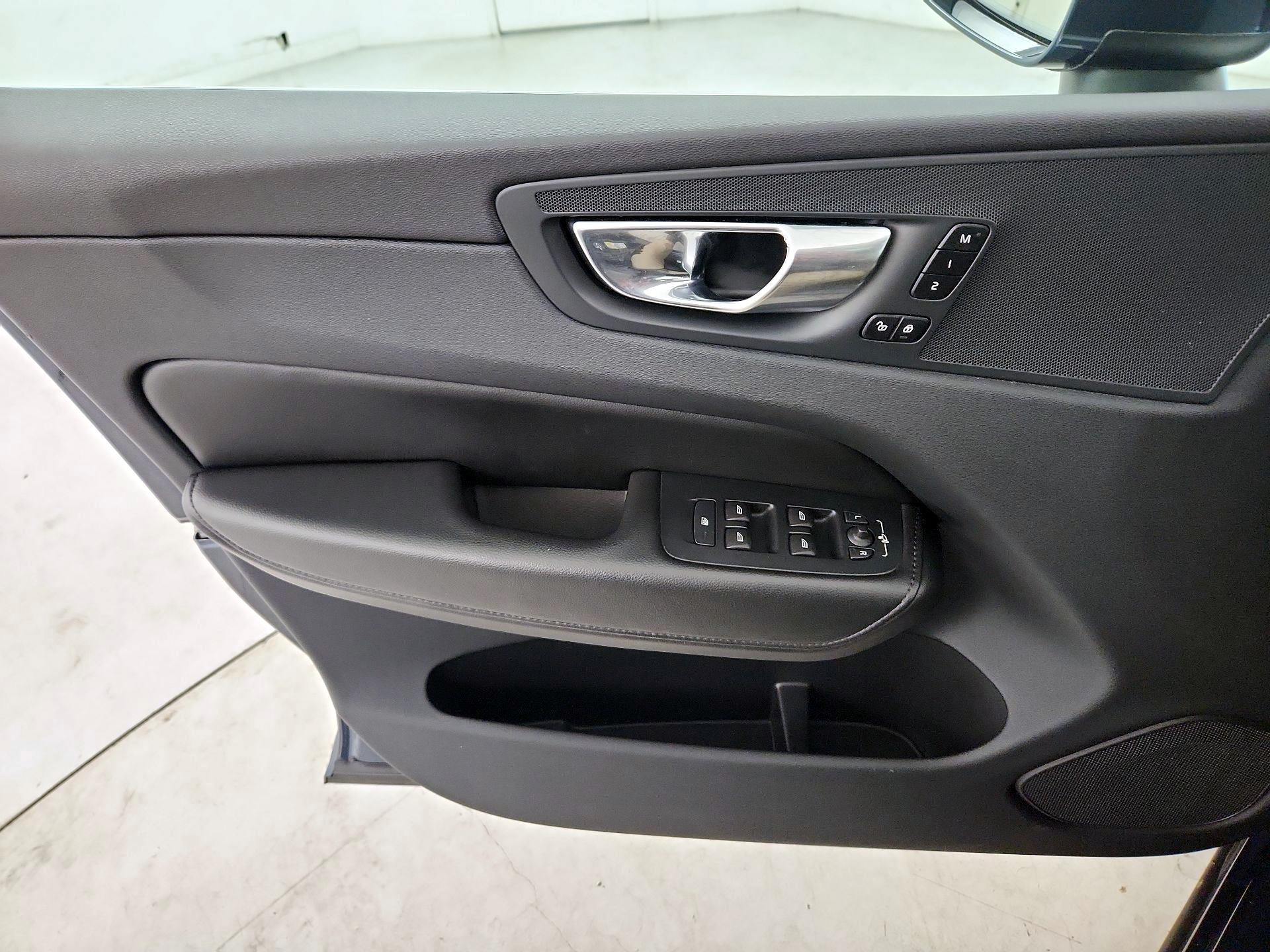 Thumbnail: 2023 Volvo XC60 - 12