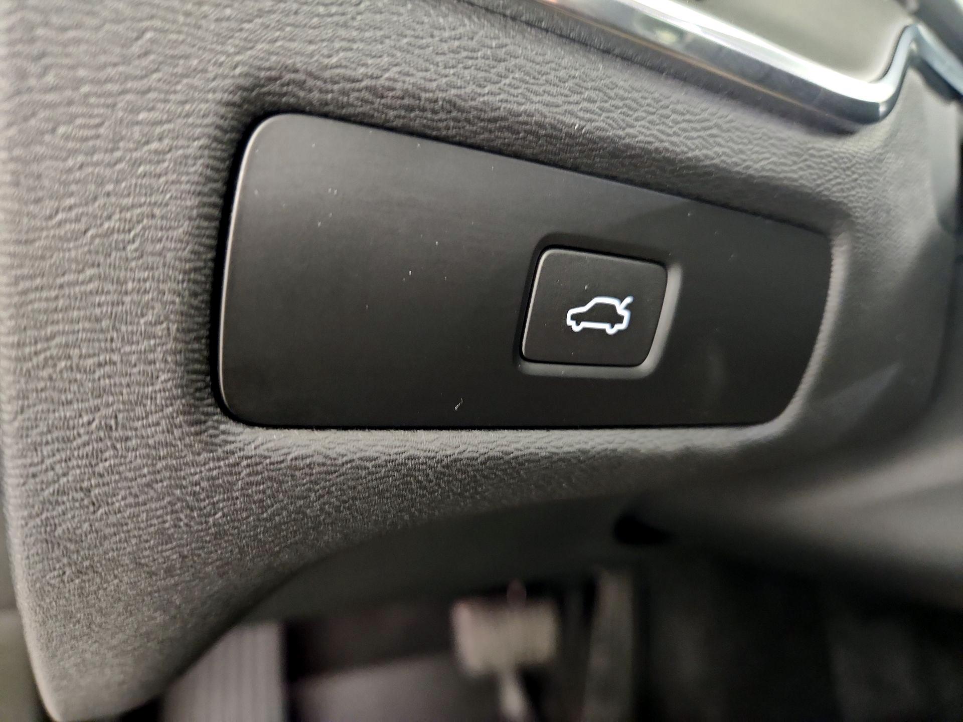 Thumbnail: 2023 Volvo XC60 - 13