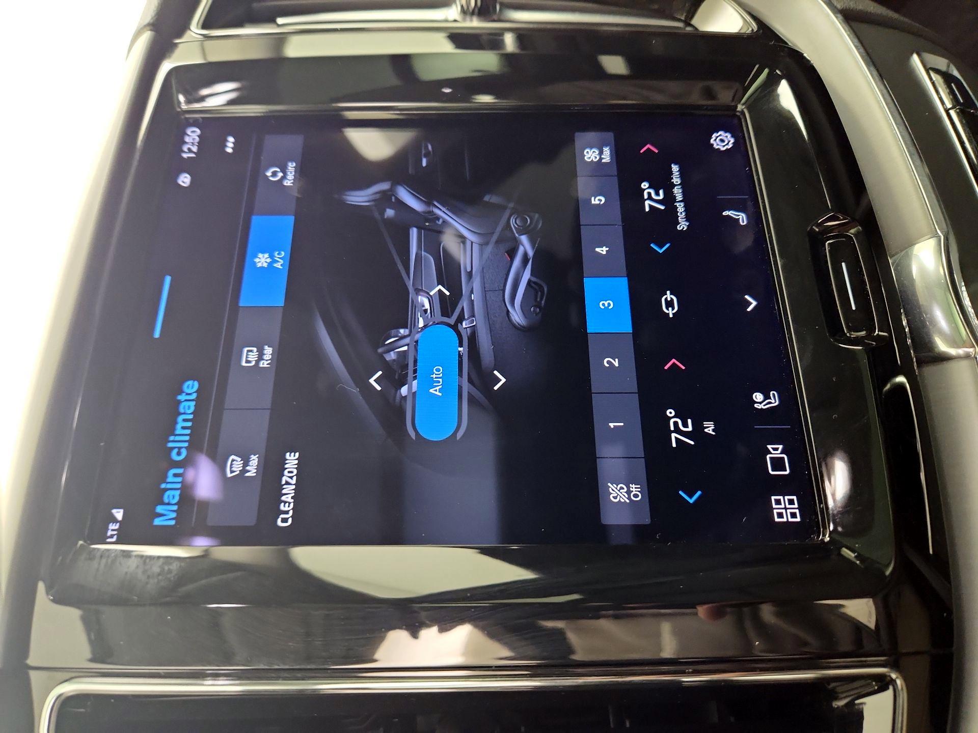 Thumbnail: 2023 Volvo XC60 - 16