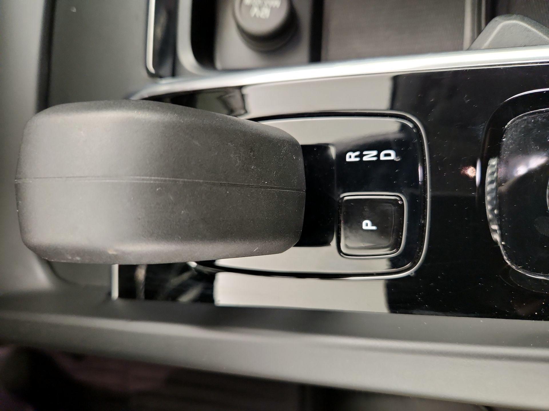 Thumbnail: 2023 Volvo XC60 - 17