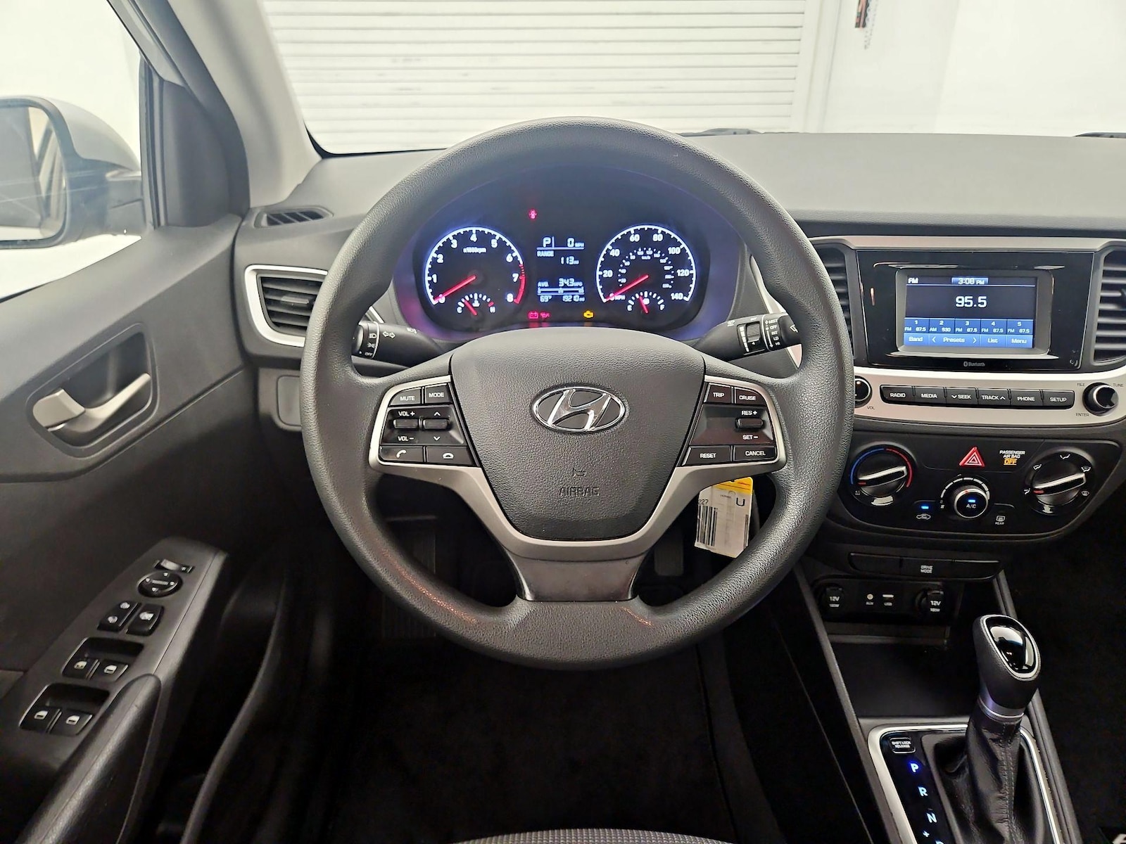 2022 Hyundai Accent SE - Photo 11