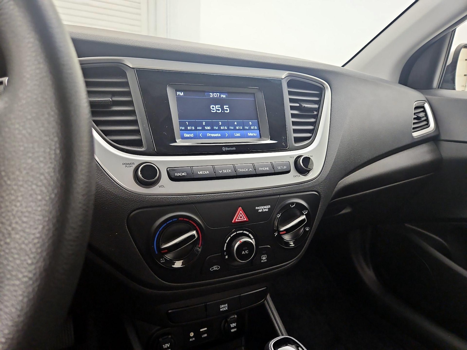 2022 Hyundai Accent SE - Photo 16