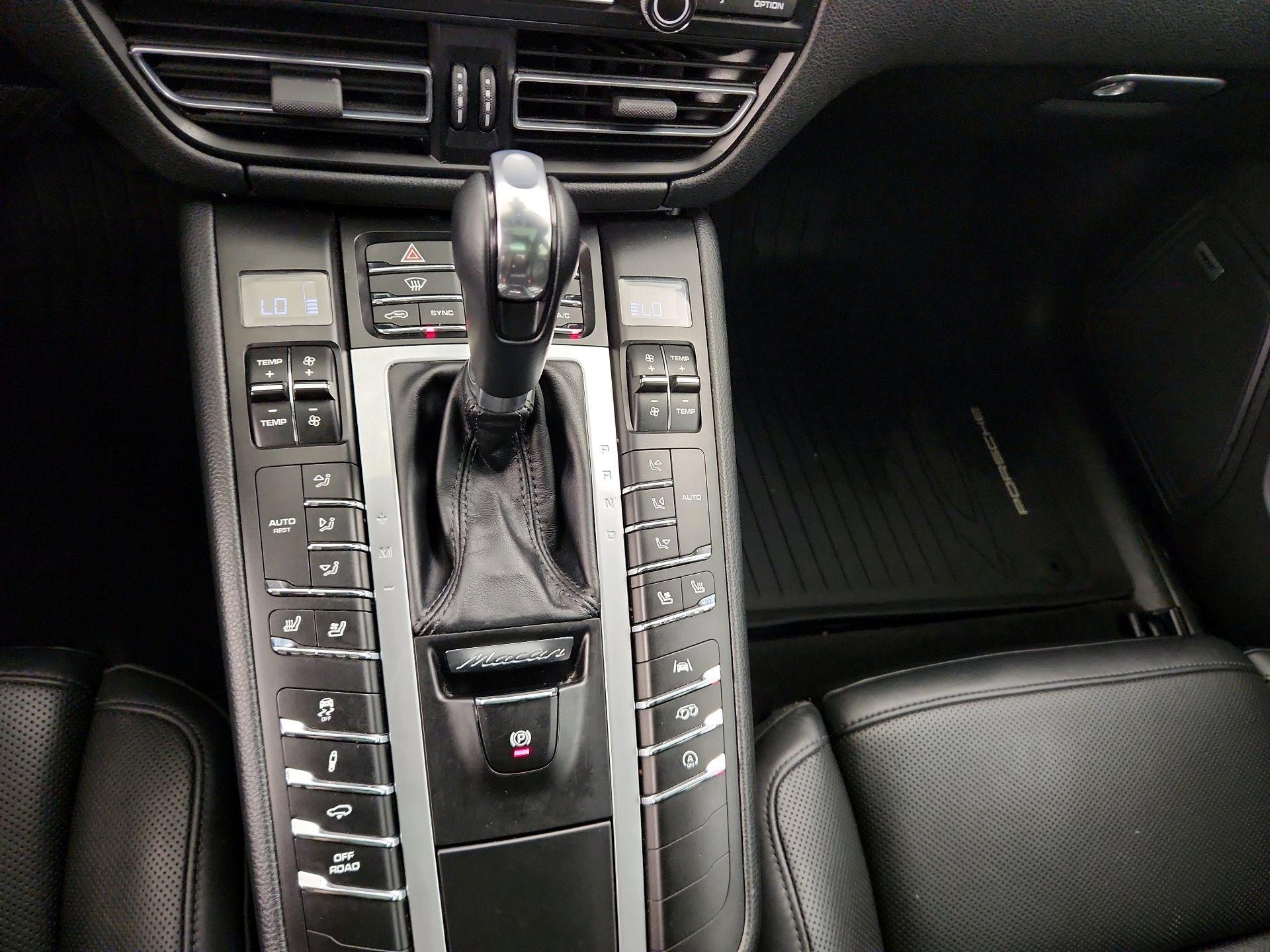 Thumbnail: 2020 Porsche Macan - 18