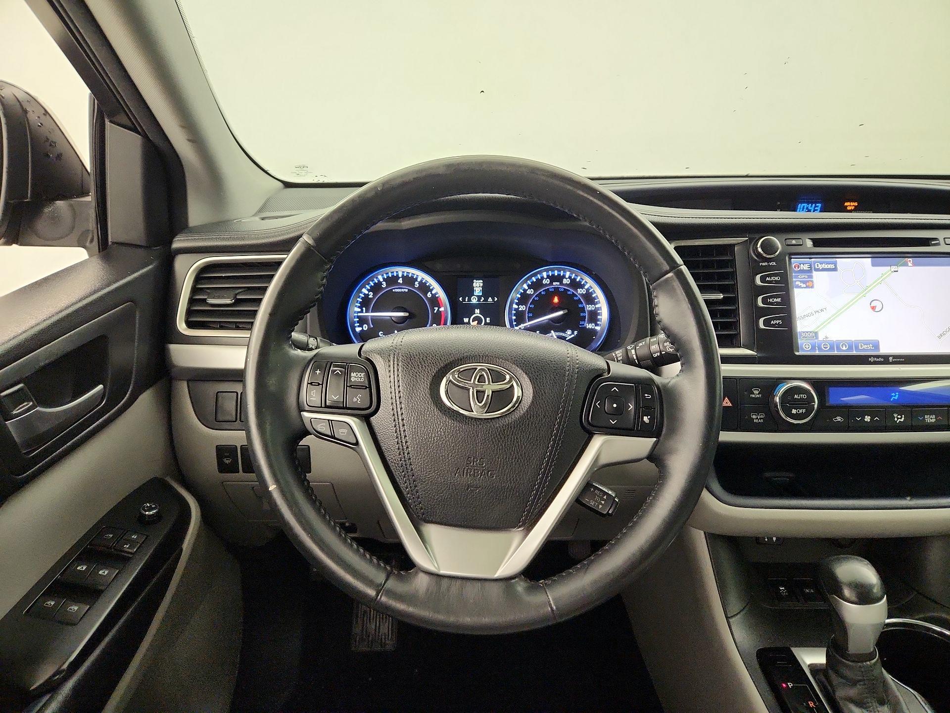 Thumbnail: 2015 Toyota Highlander - 10