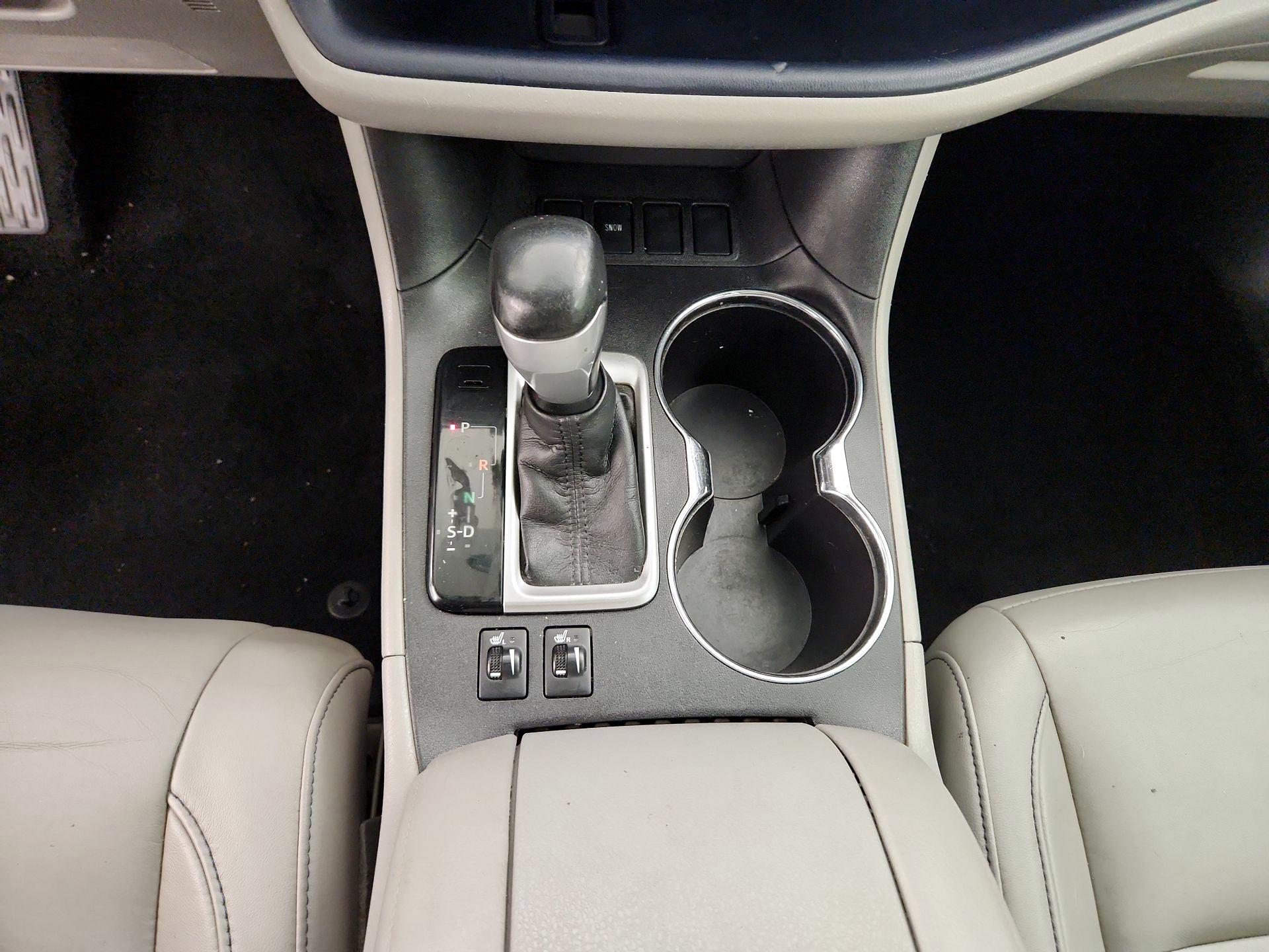 Thumbnail: 2015 Toyota Highlander - 18