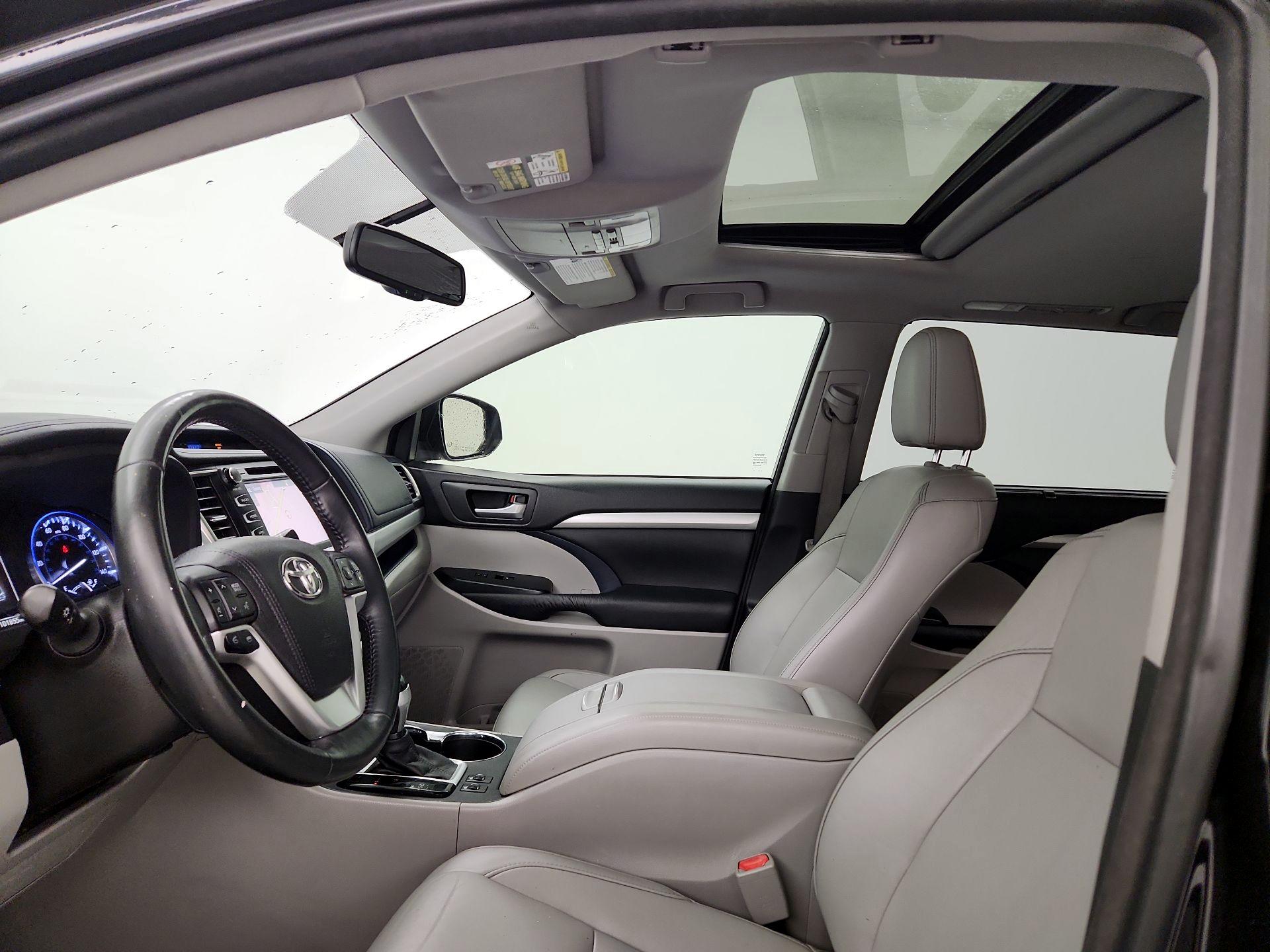 Thumbnail: 2015 Toyota Highlander - 20