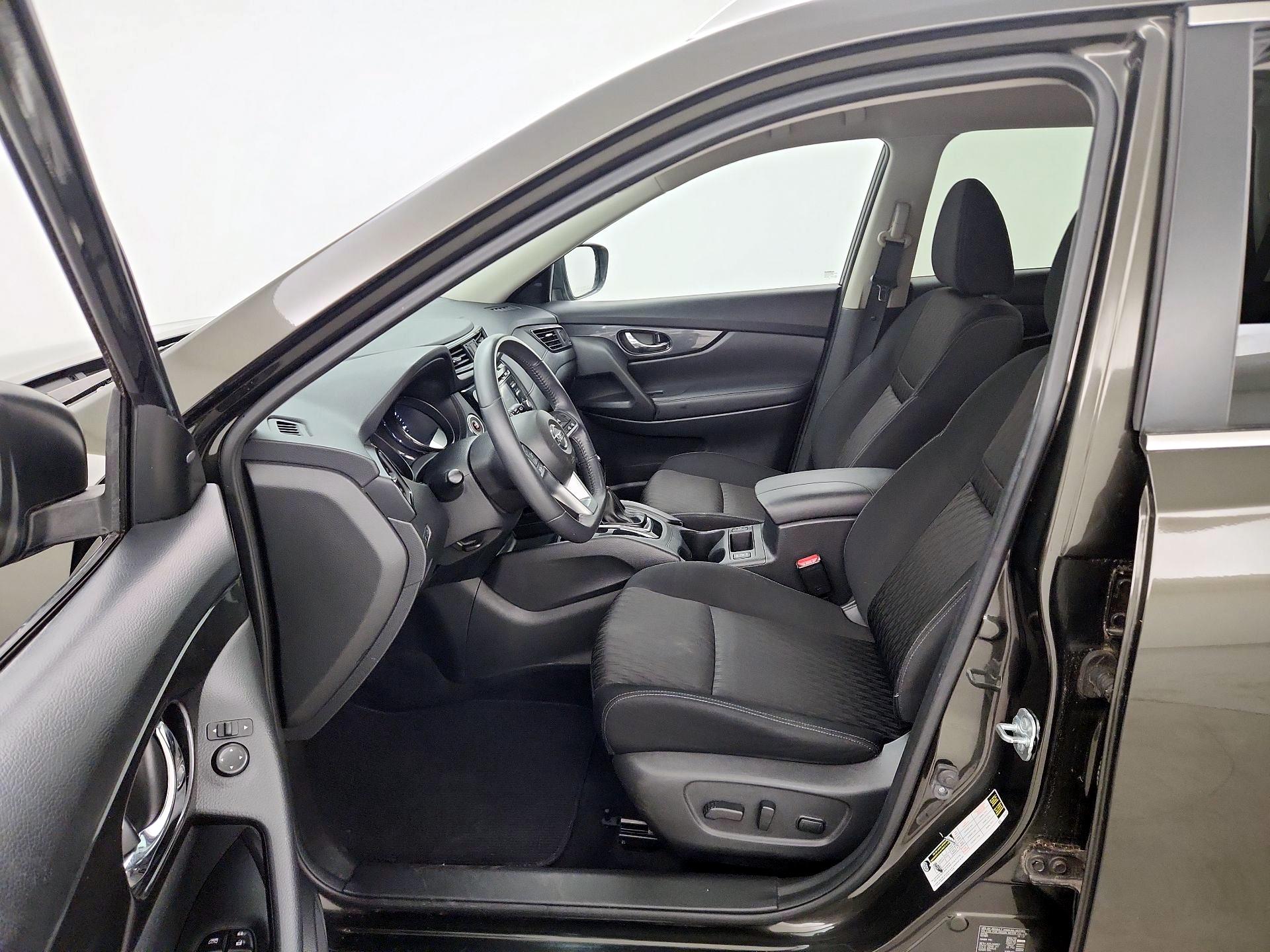 Thumbnail: 2017 Nissan Rogue - 11
