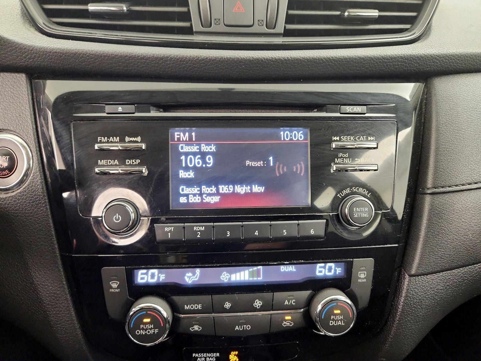 2017 Nissan Rogue SV - Photo 16