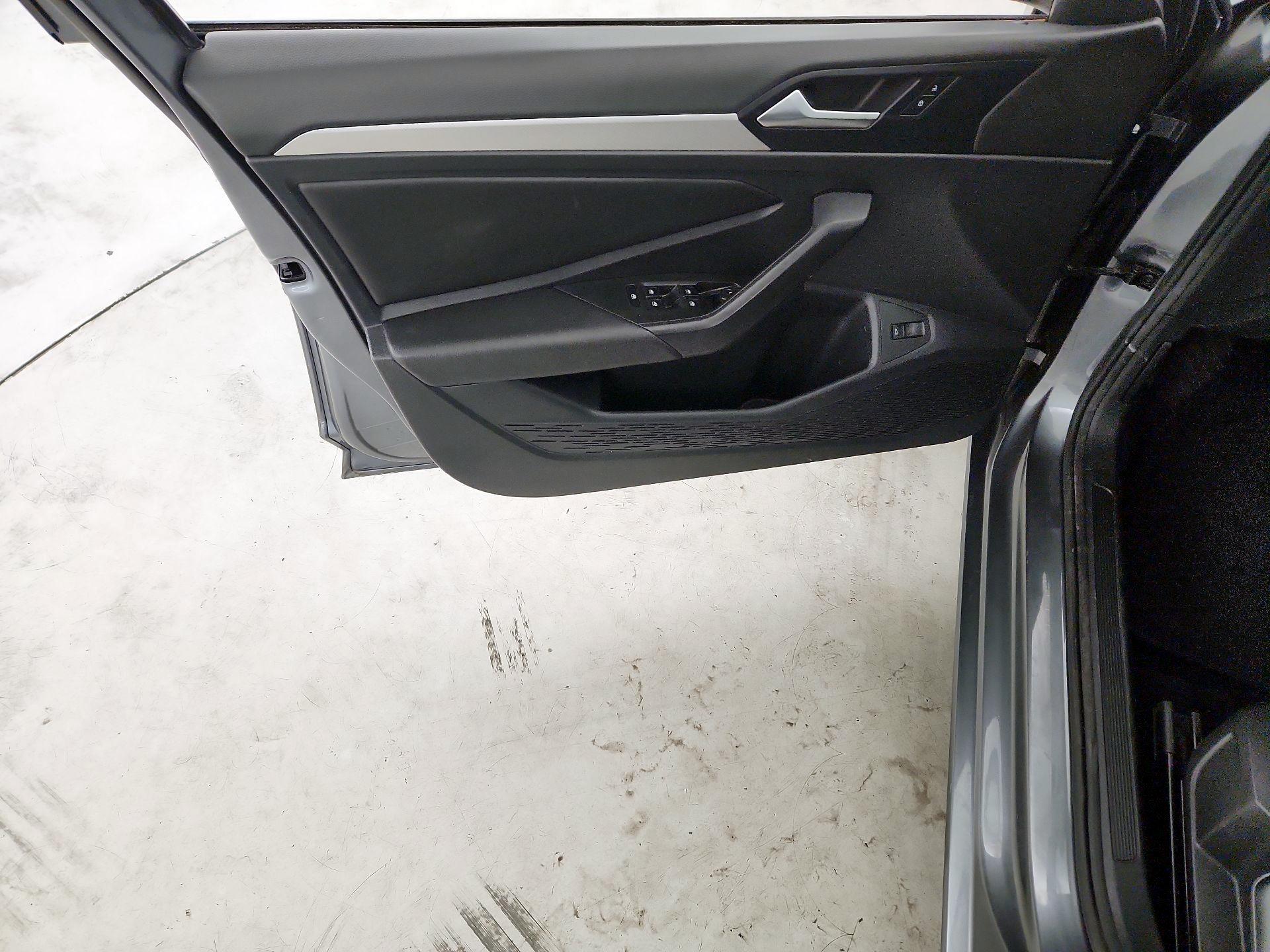 Thumbnail: 2019 Volkswagen Jetta - 12