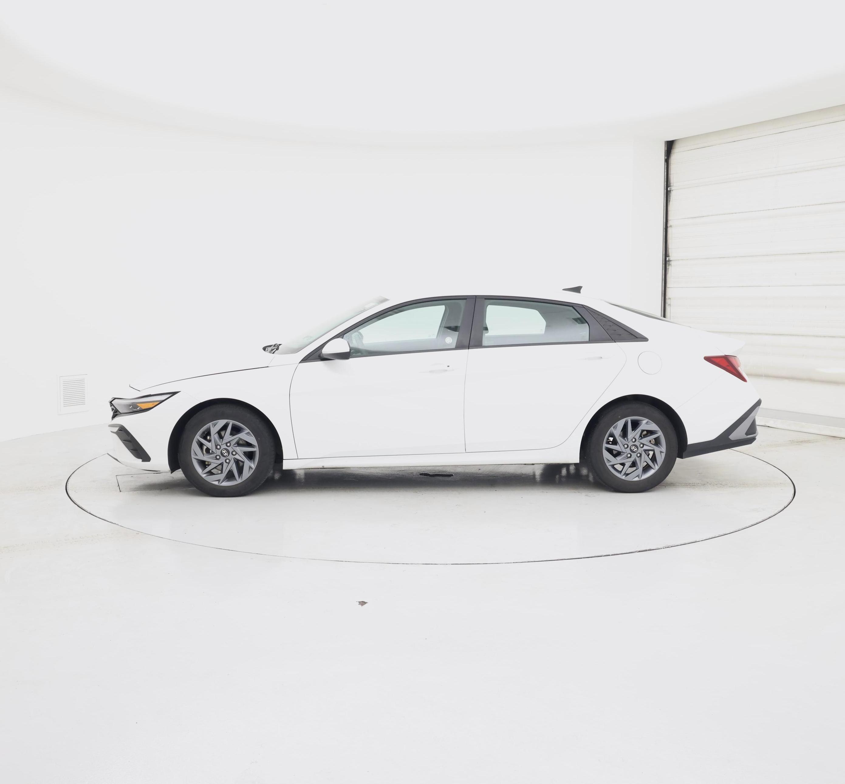 Thumbnail: 2024 Hyundai Elantra - 3