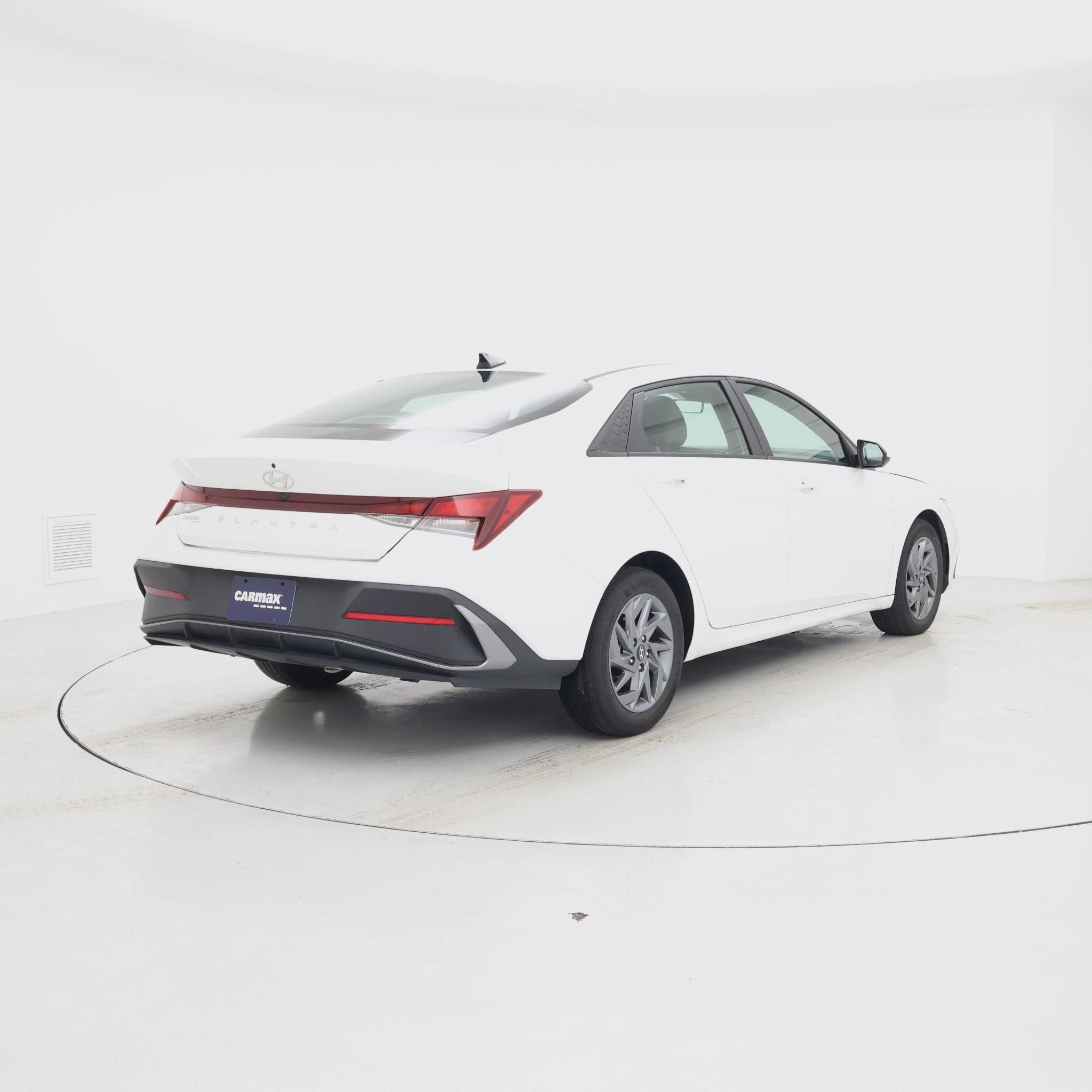 Thumbnail: 2024 Hyundai Elantra - 8