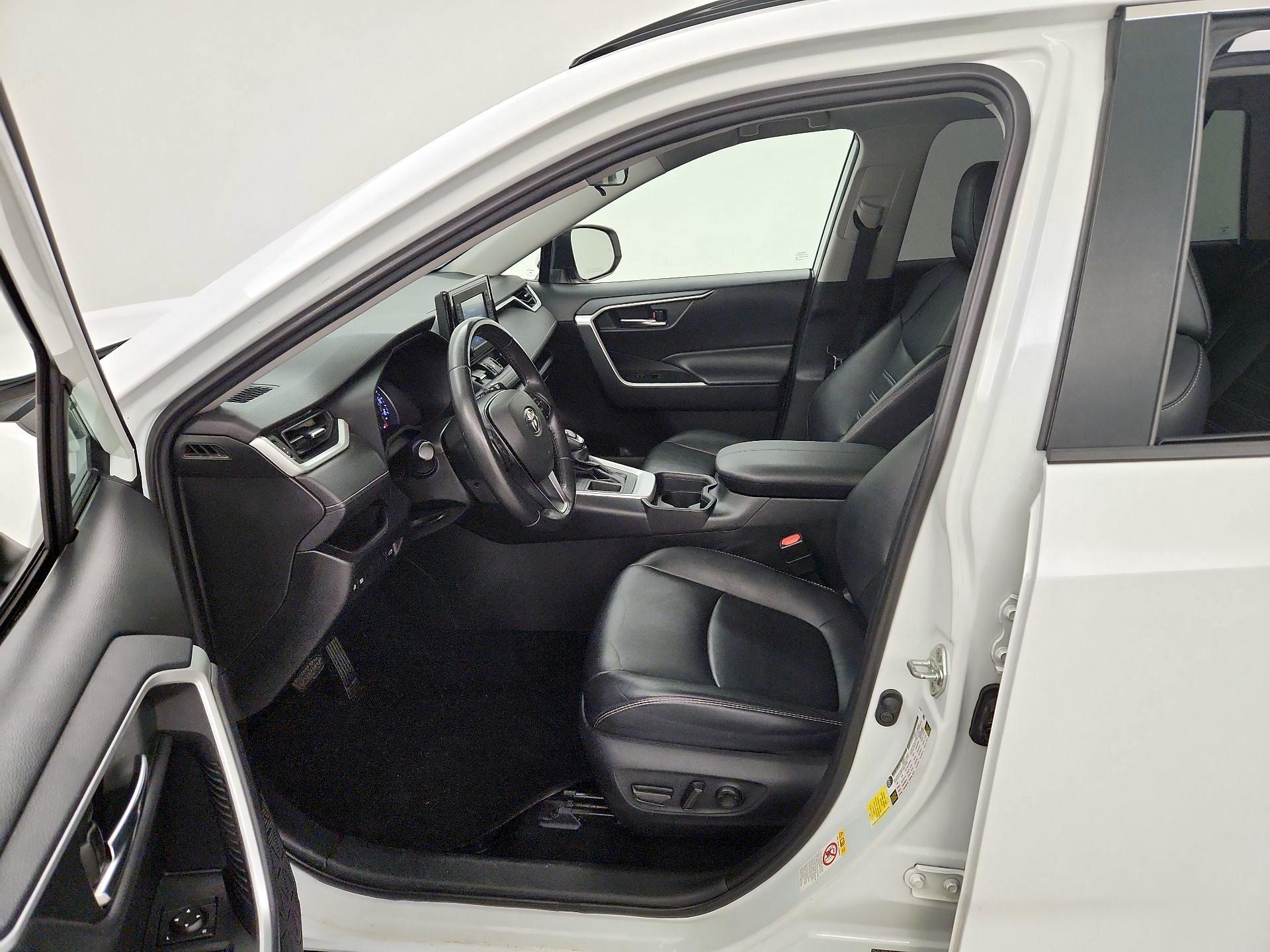 Thumbnail: 2019 Toyota RAV4 - 11