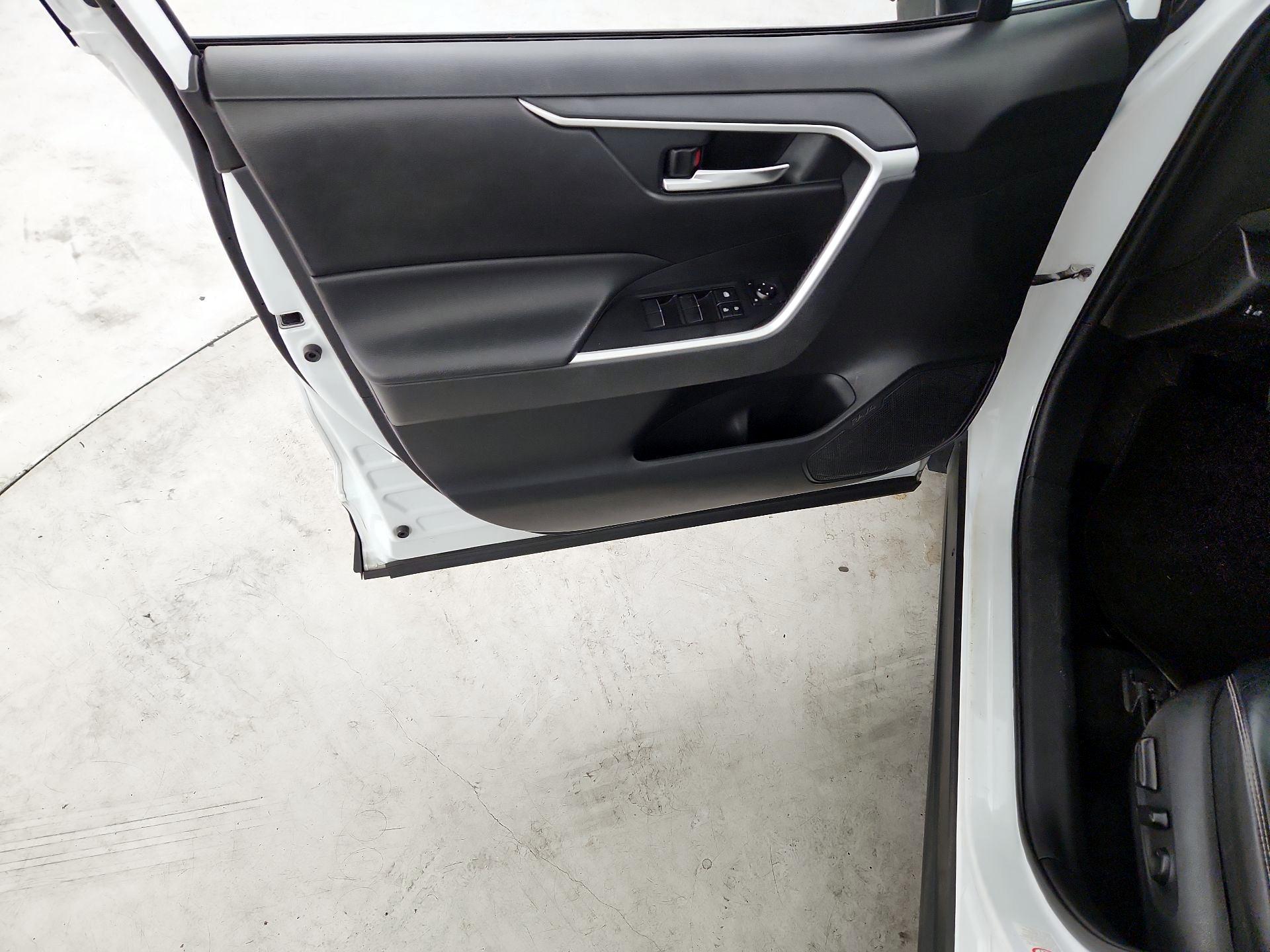 Thumbnail: 2019 Toyota RAV4 - 12