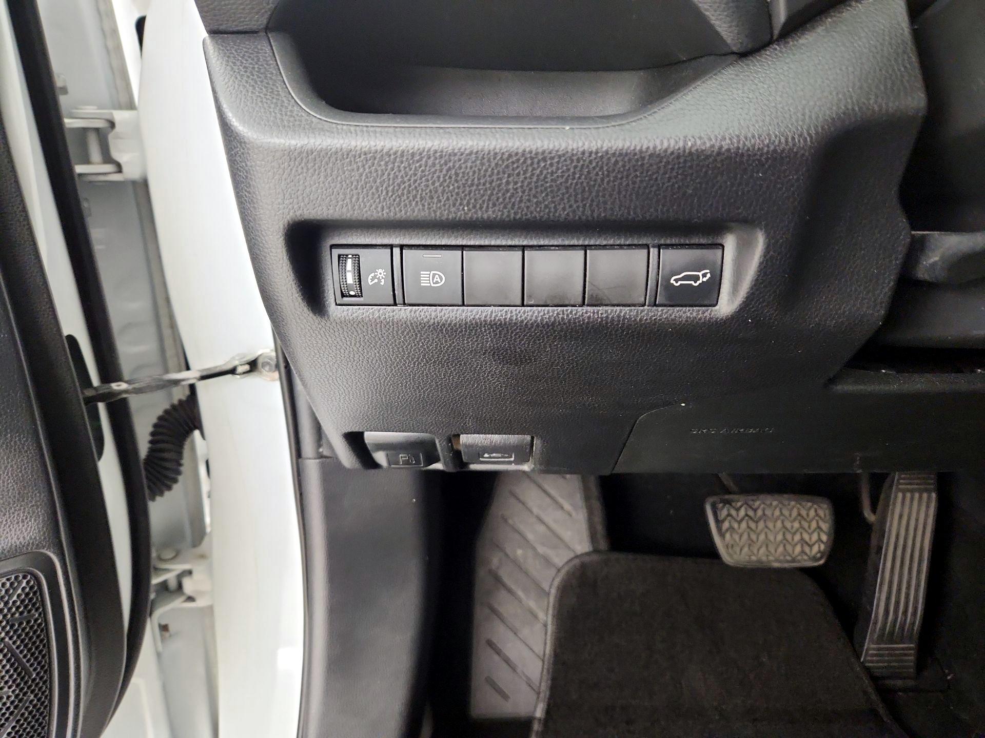 Thumbnail: 2019 Toyota RAV4 - 13