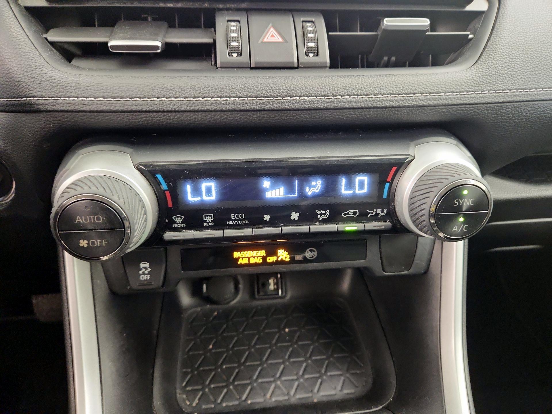 Thumbnail: 2019 Toyota RAV4 - 16