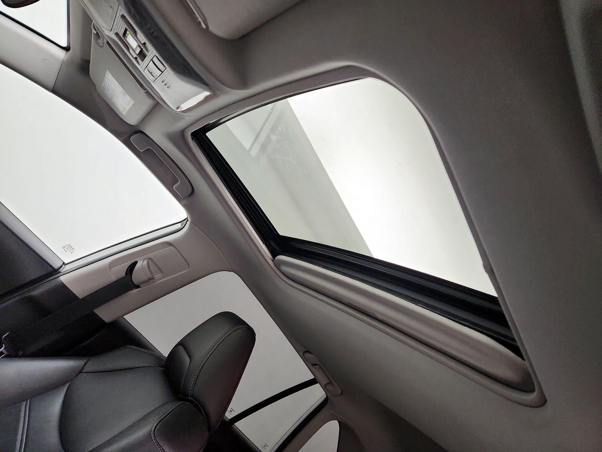 Thumbnail: 2019 Toyota RAV4 - 19