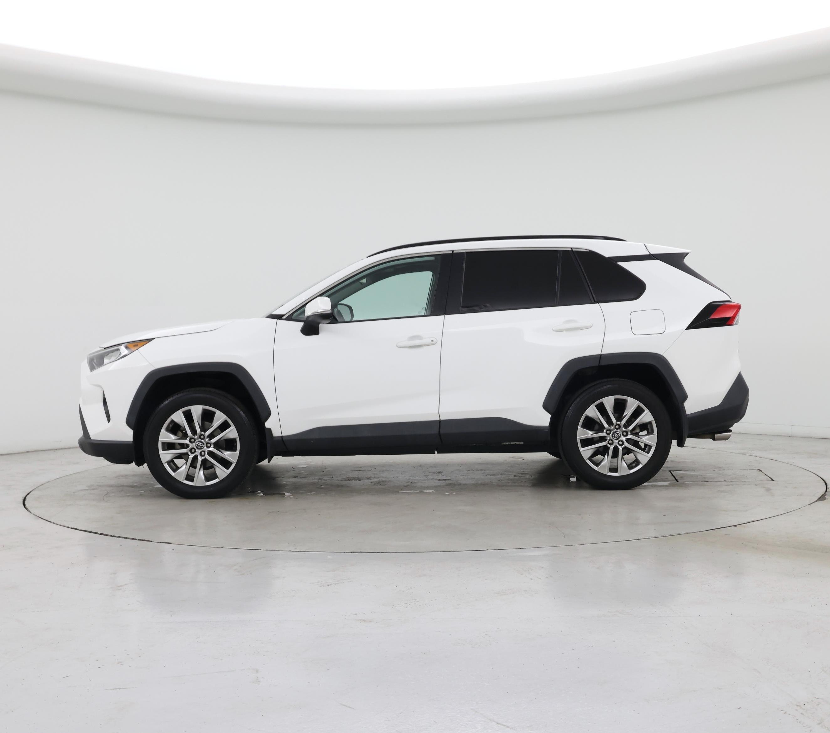 Thumbnail: 2019 Toyota RAV4 - 3