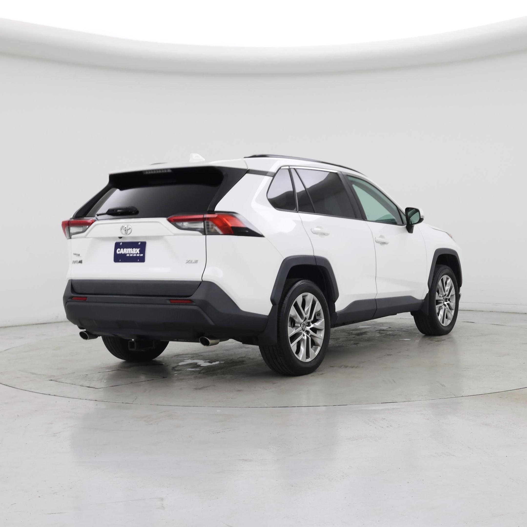 Thumbnail: 2019 Toyota RAV4 - 8