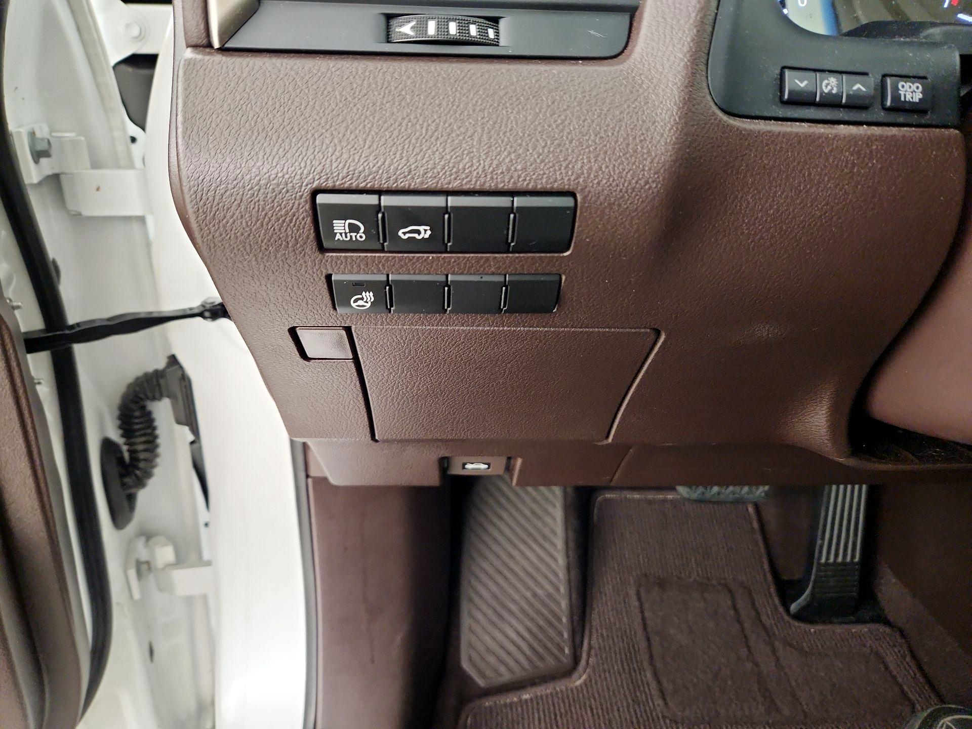 Thumbnail: 2018 Lexus RX - 13